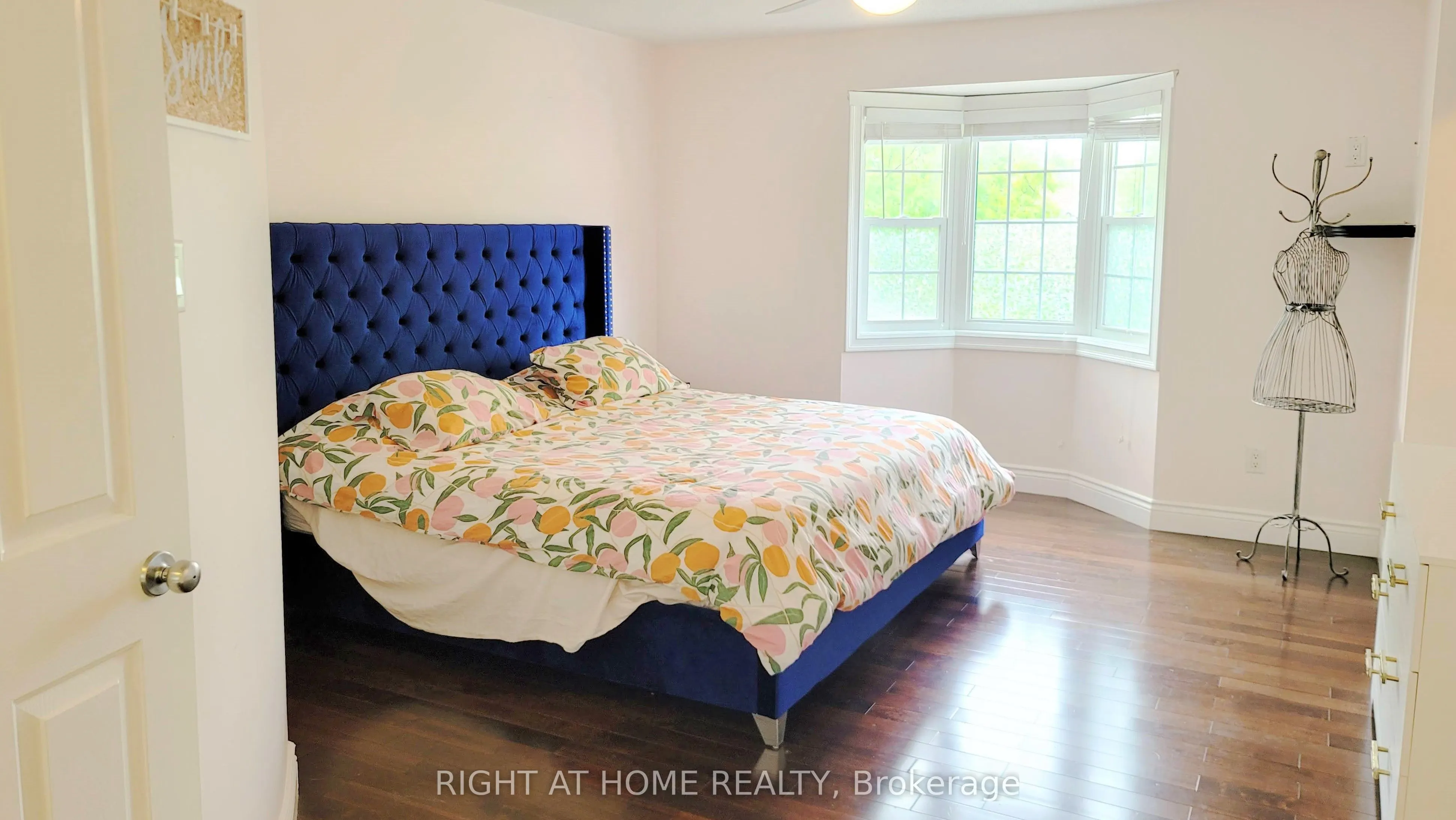 542 Aberfoyle Circle