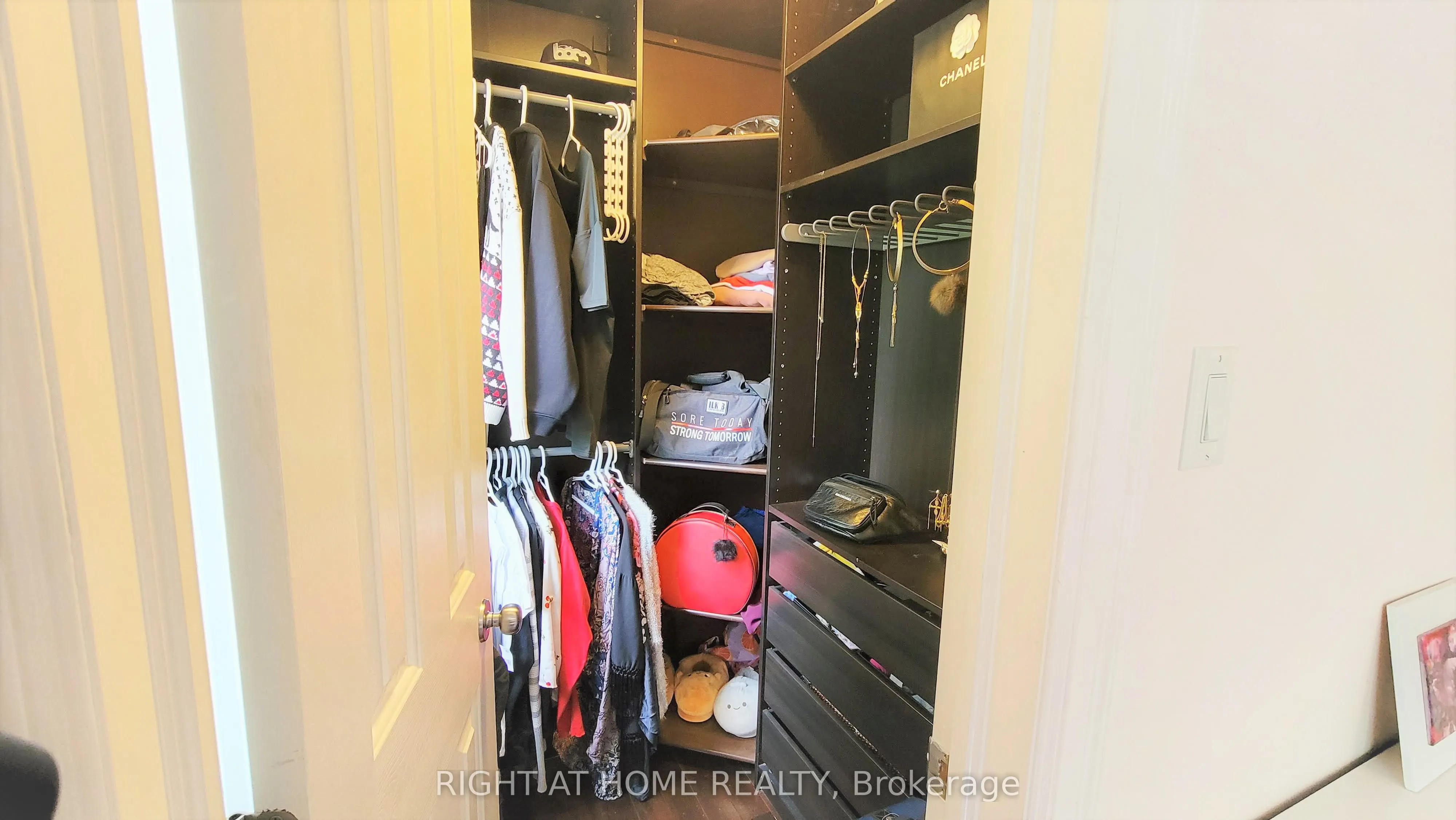 542 Aberfoyle Circle