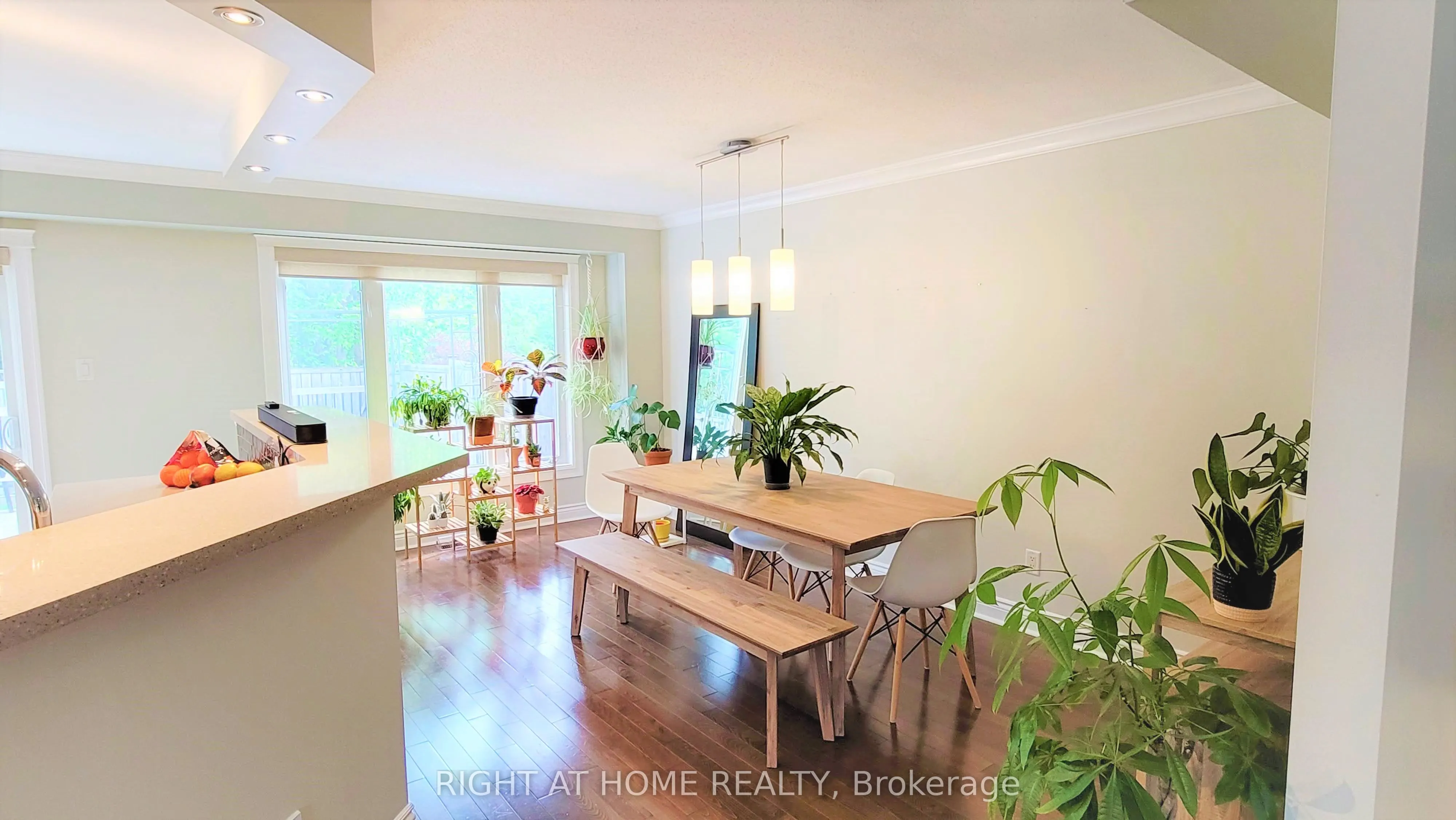 542 Aberfoyle Circle