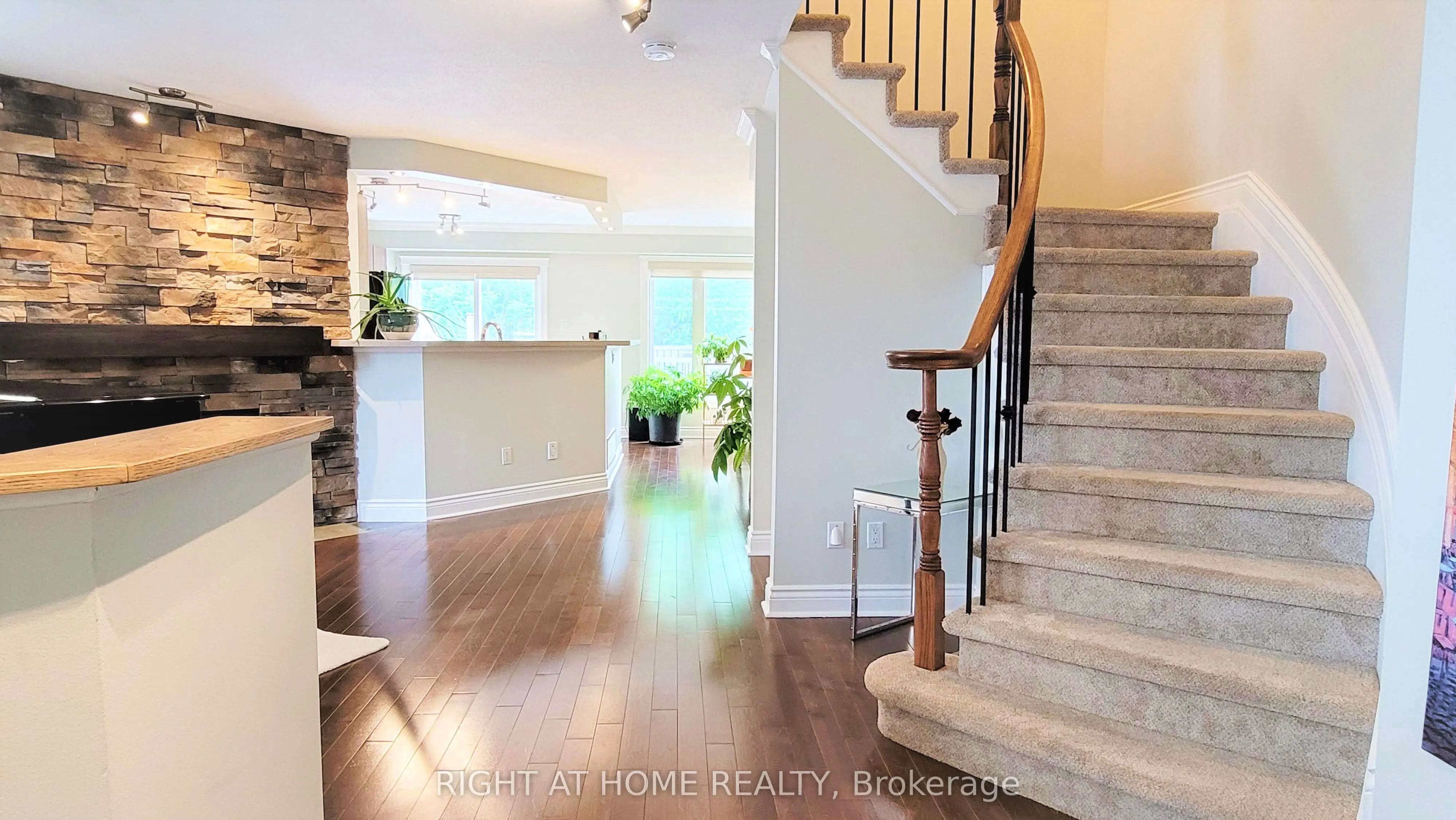 542 Aberfoyle Circle
