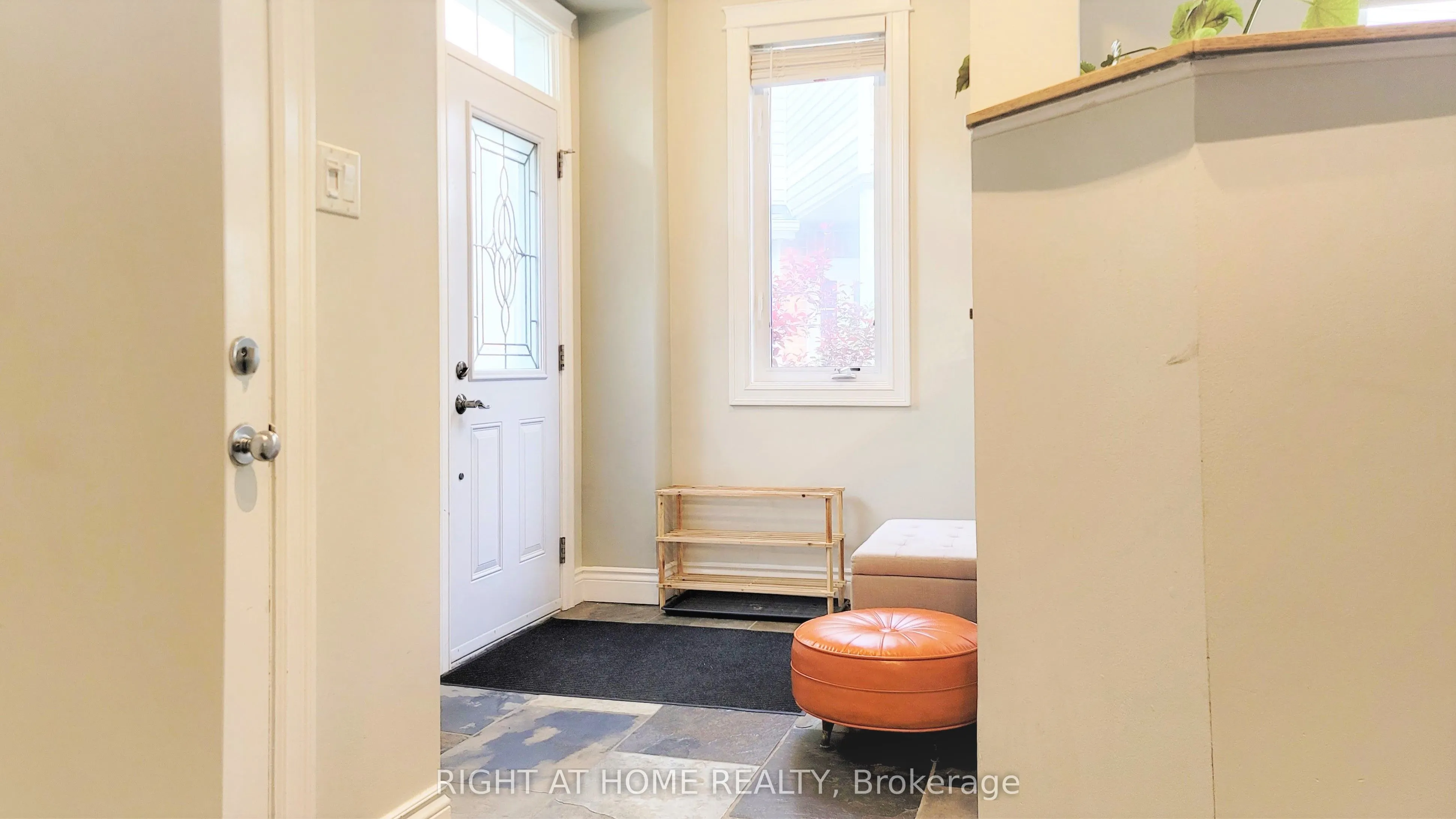 542 Aberfoyle Circle
