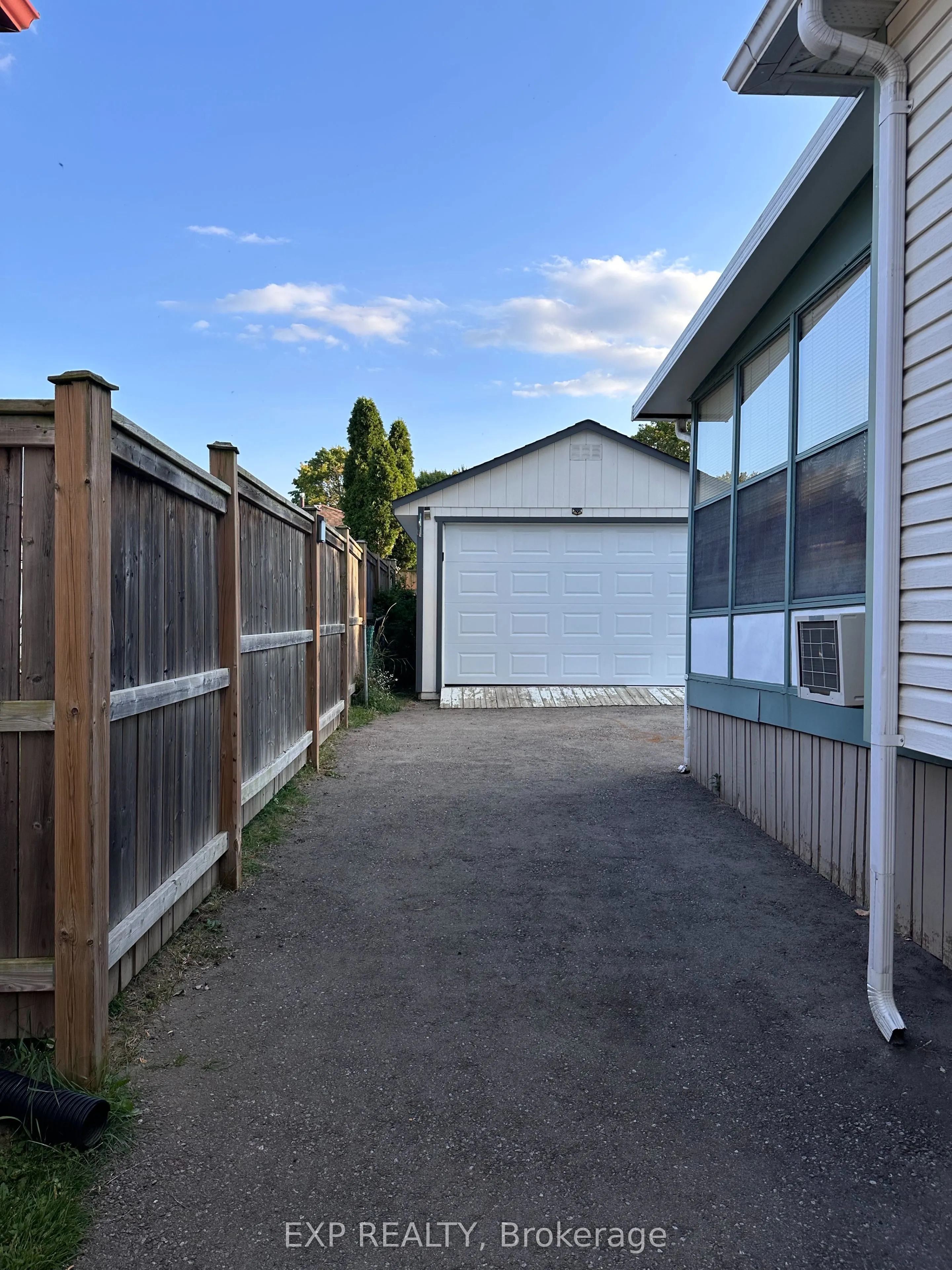 981 Jalna Boulevard