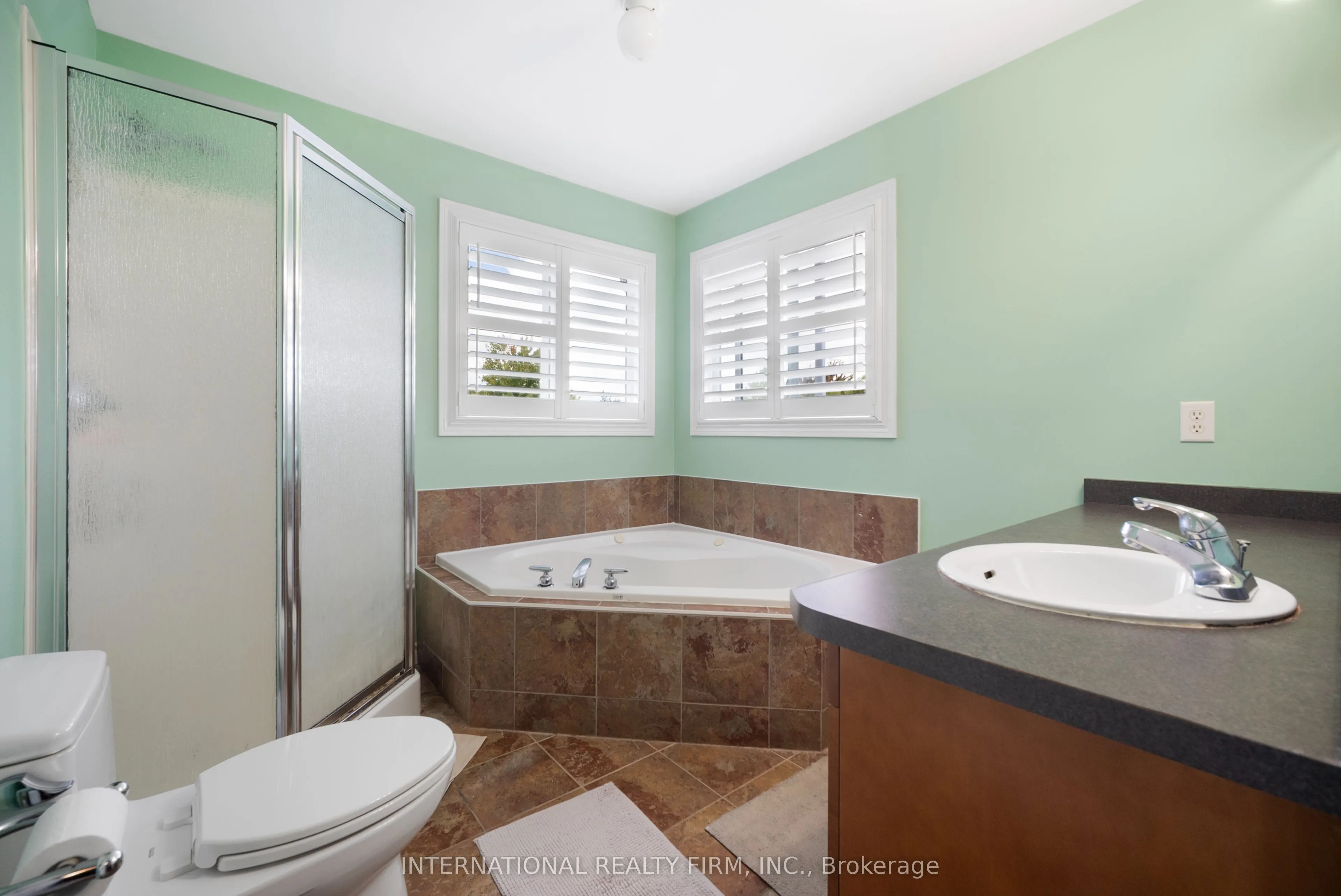 1055 CROSSCREEK Crescent
