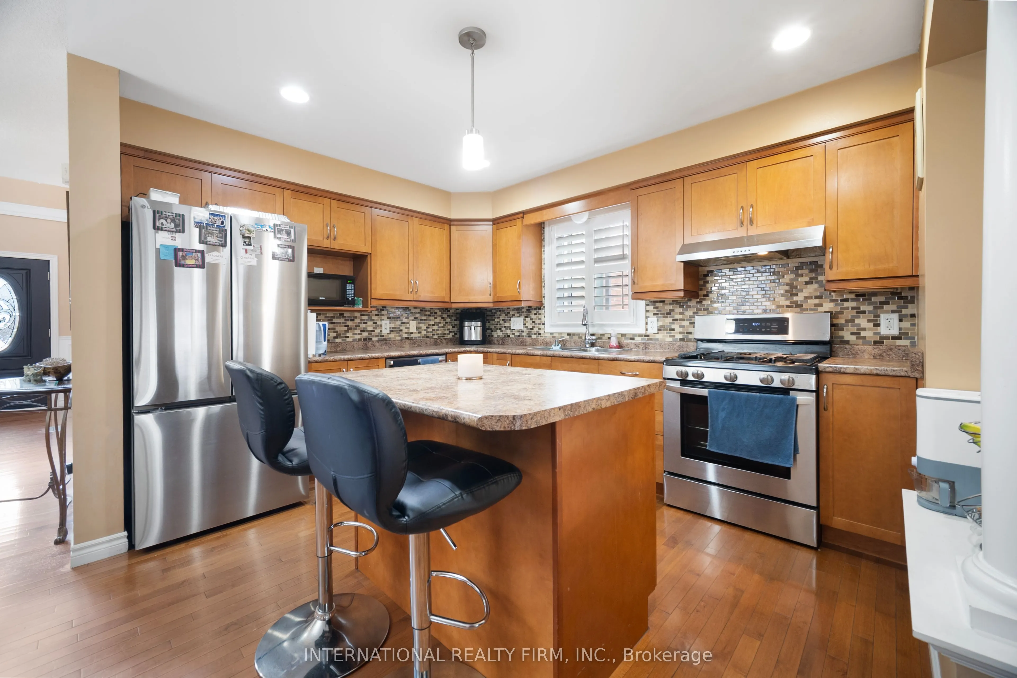 1055 CROSSCREEK Crescent