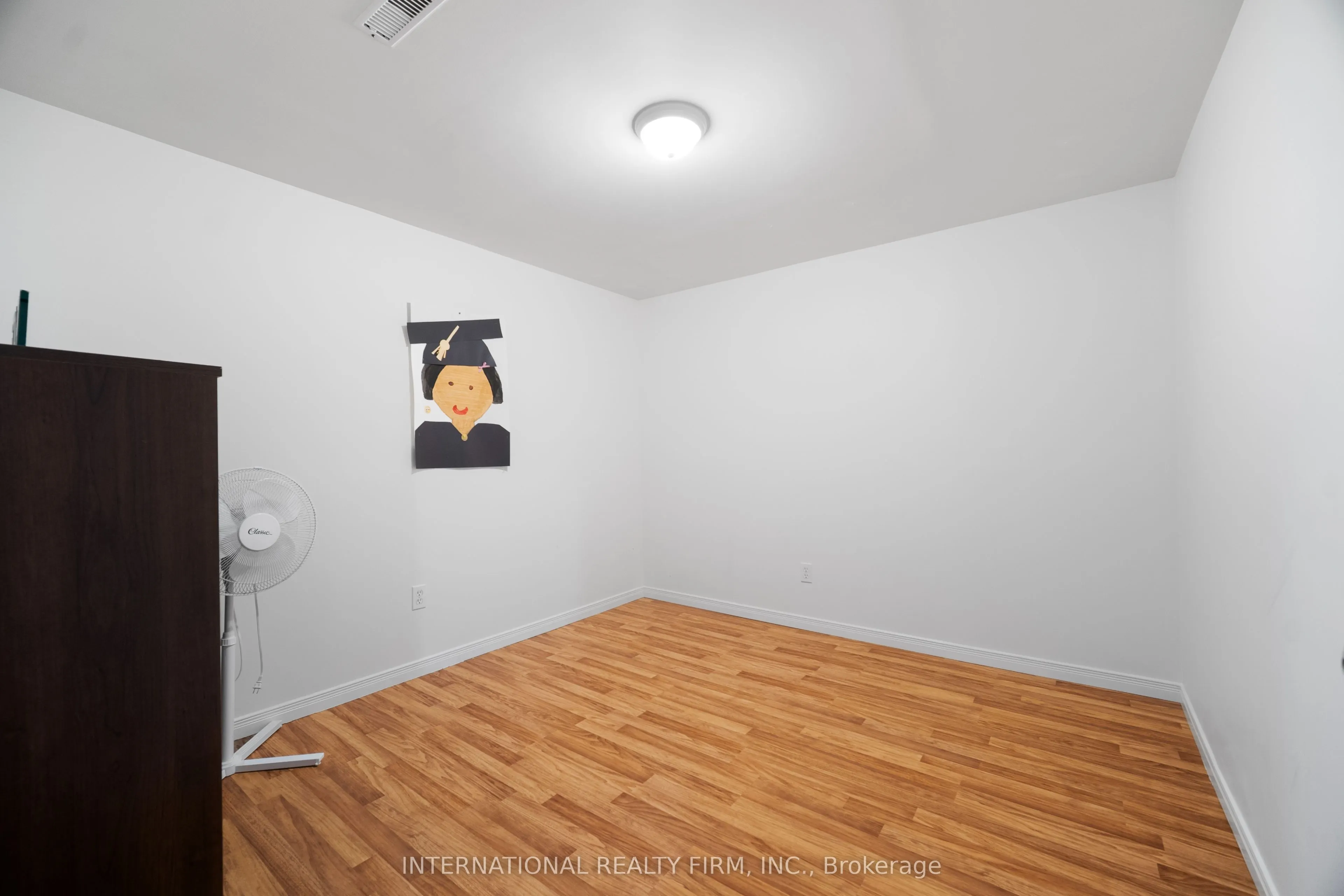 1055 CROSSCREEK Crescent