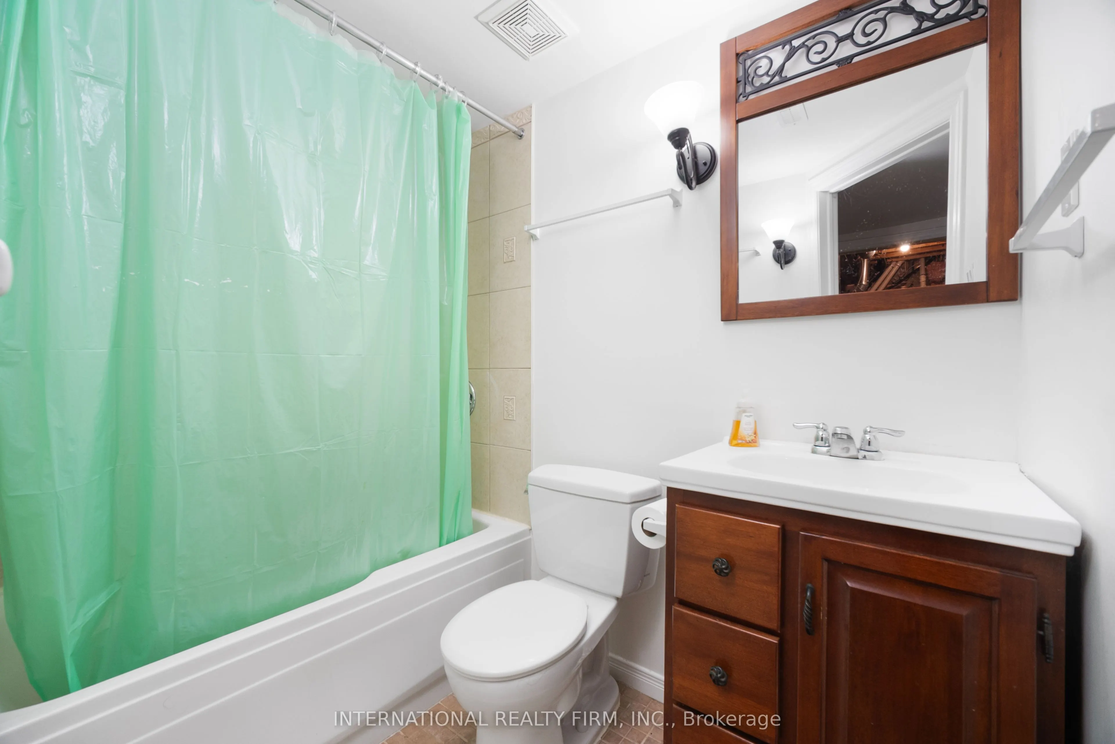 1055 CROSSCREEK Crescent