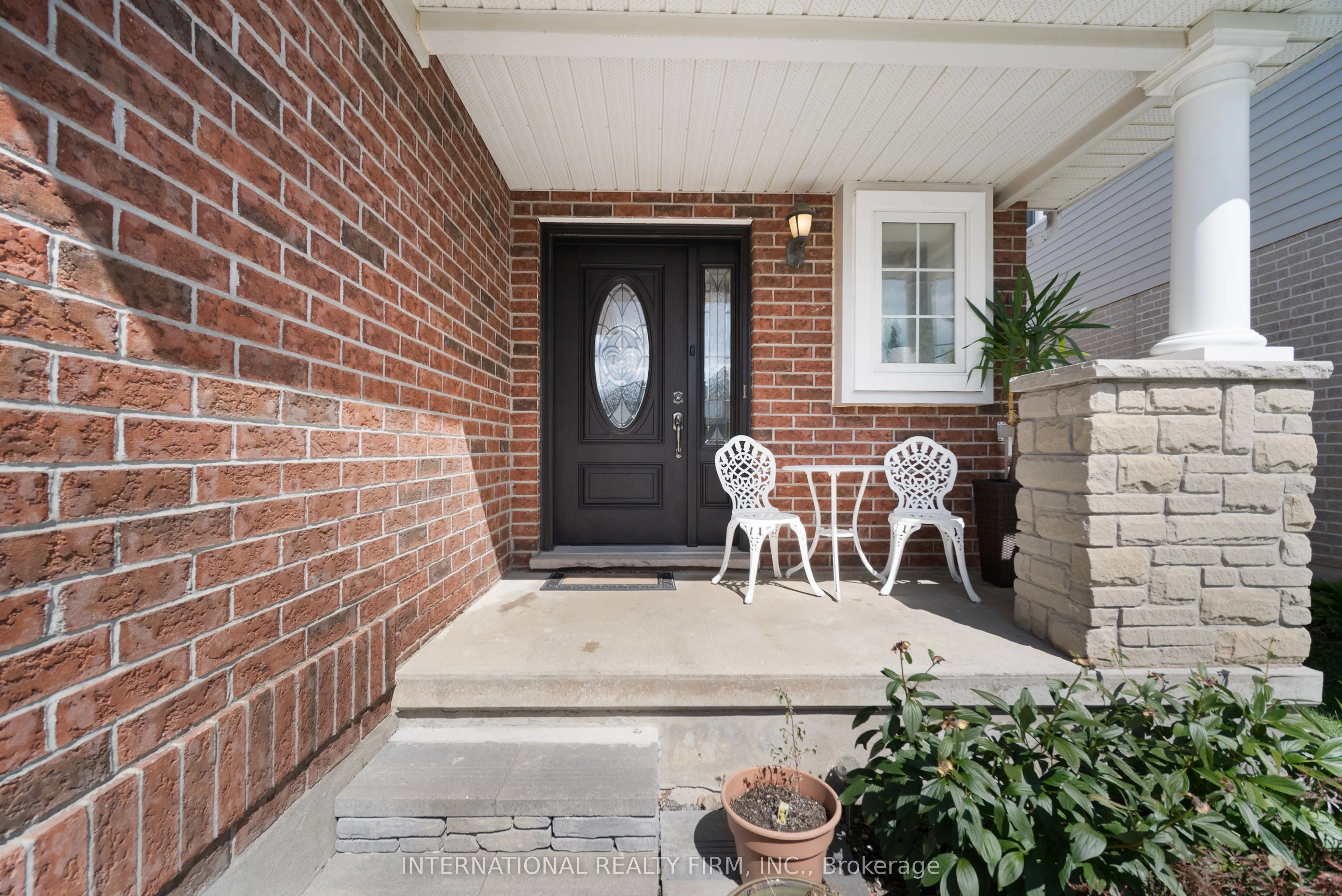 1055 CROSSCREEK Crescent
