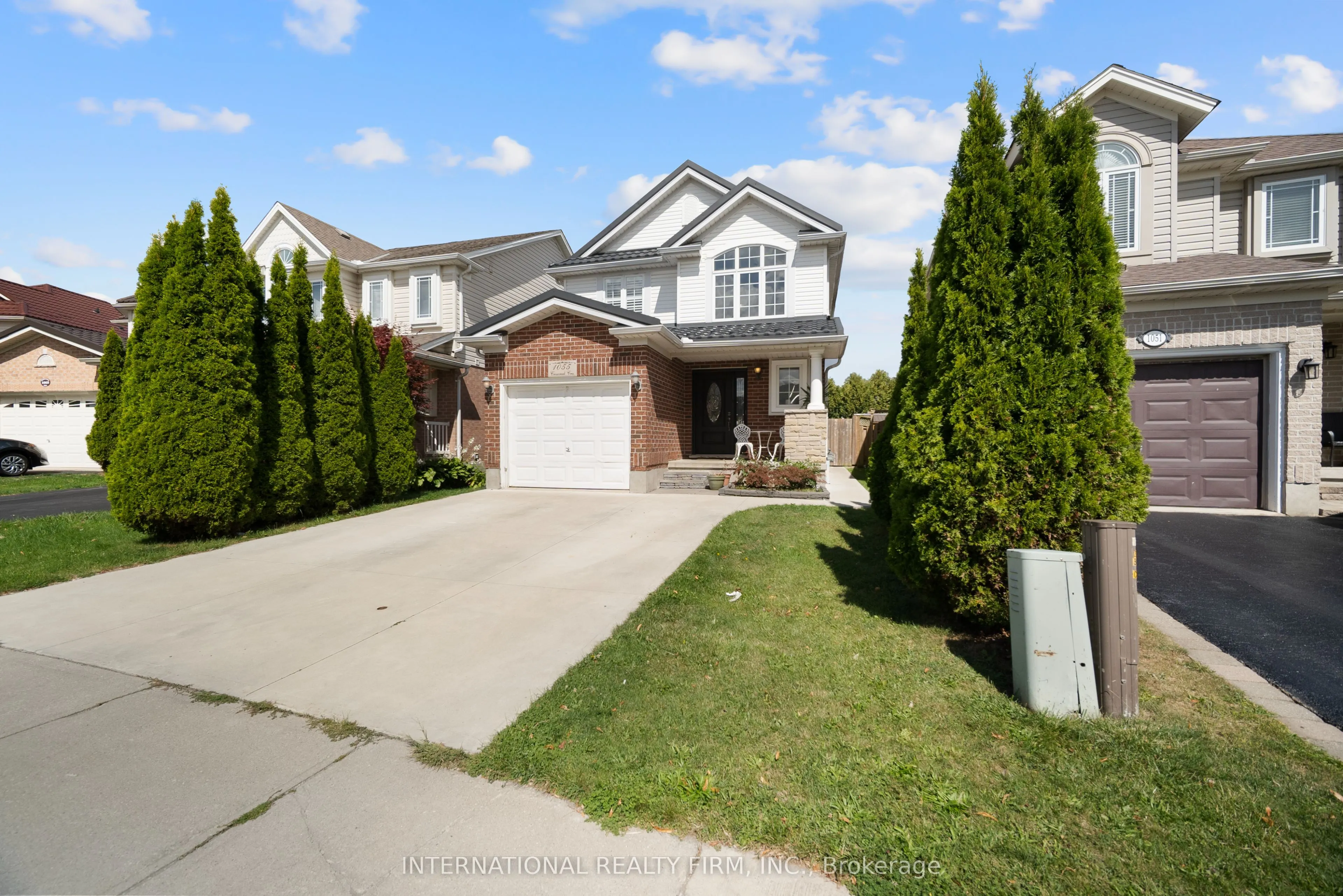 1055 CROSSCREEK Crescent