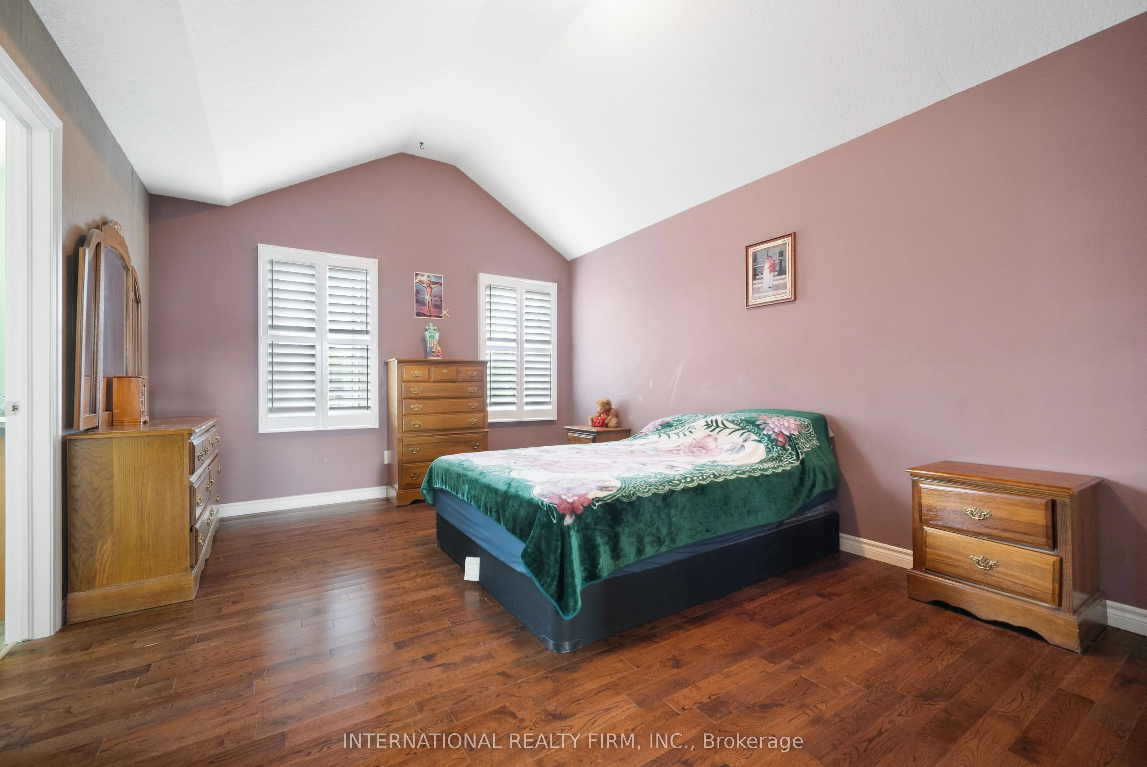 1055 CROSSCREEK Crescent