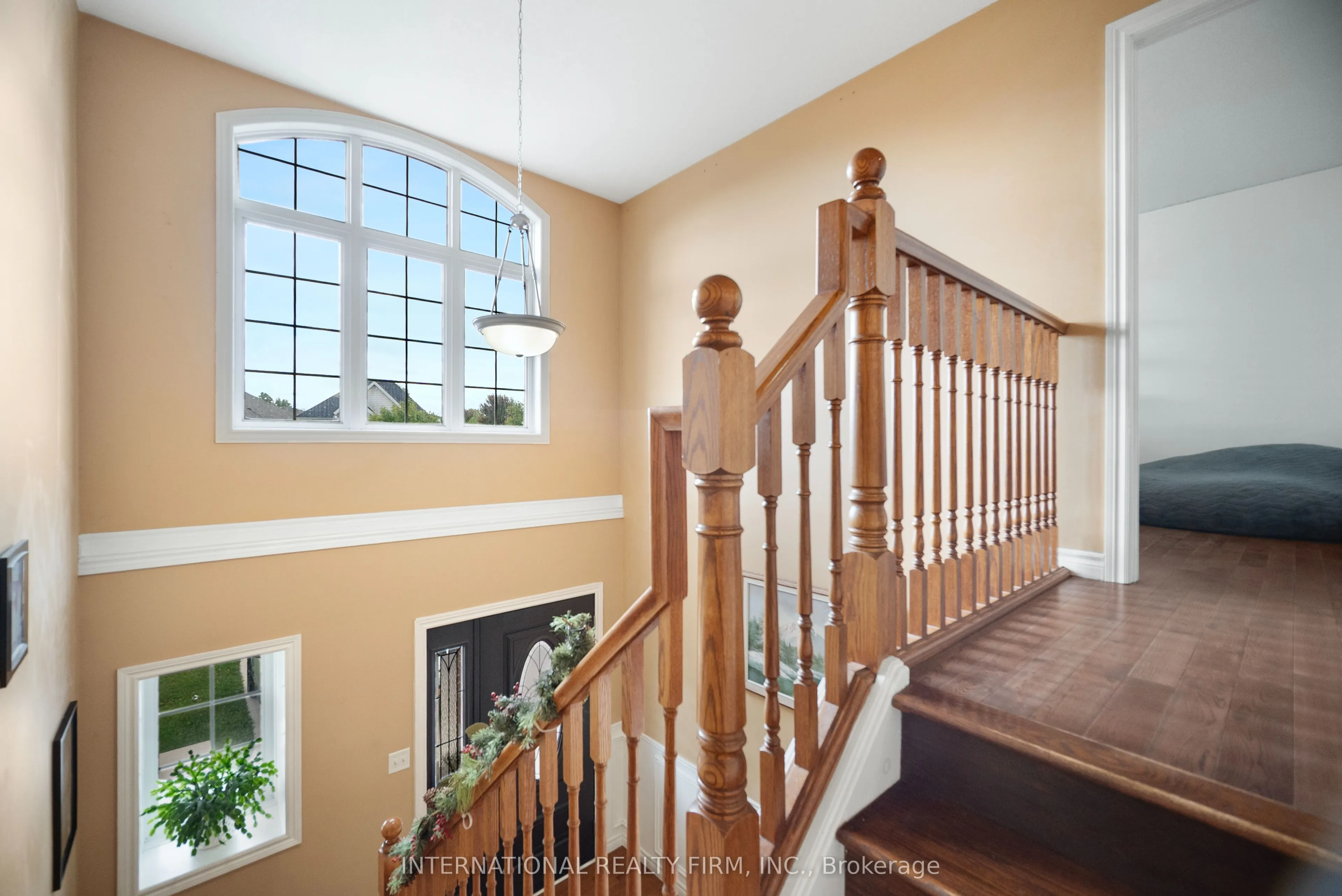 1055 CROSSCREEK Crescent