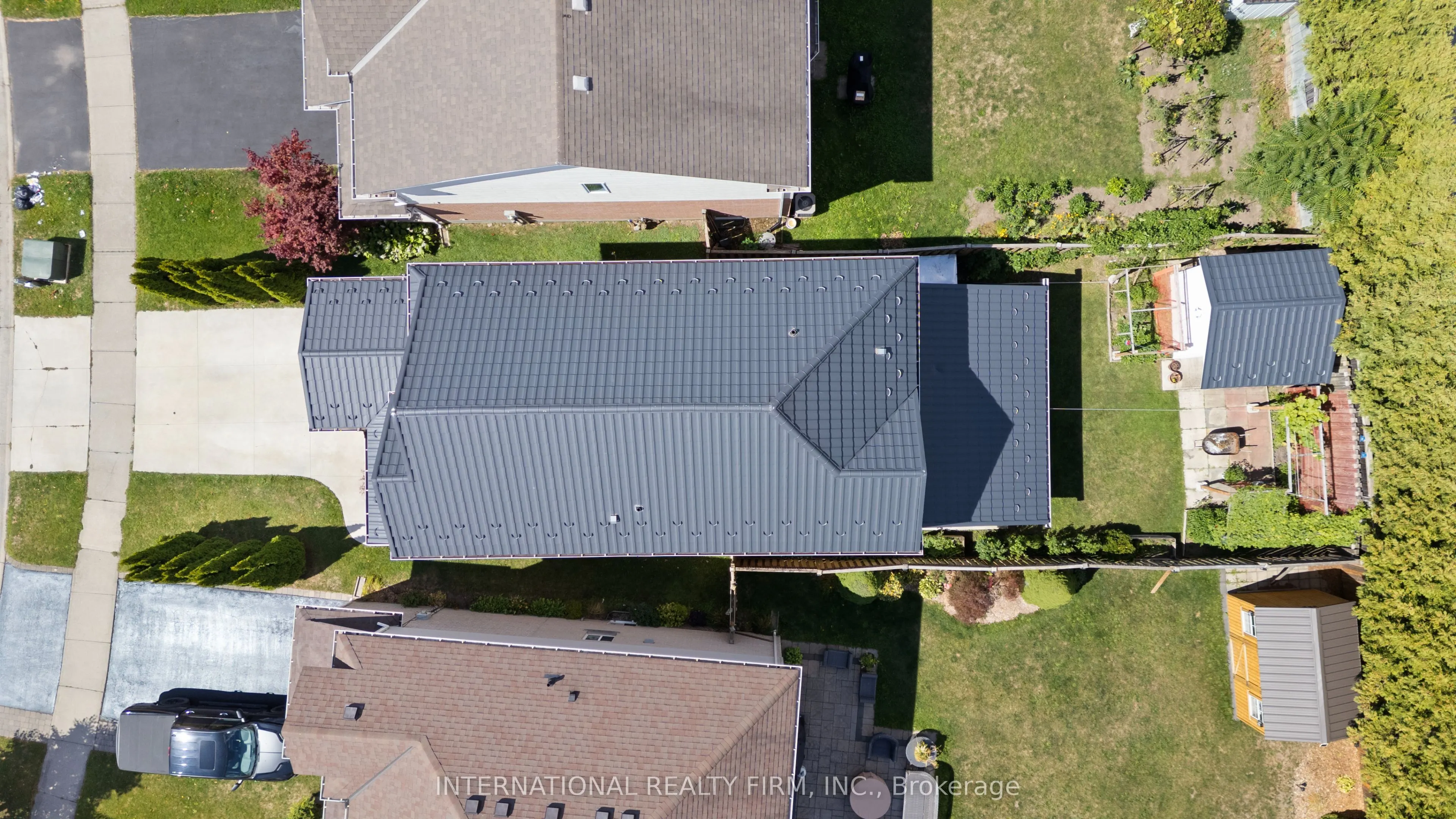 1055 CROSSCREEK Crescent
