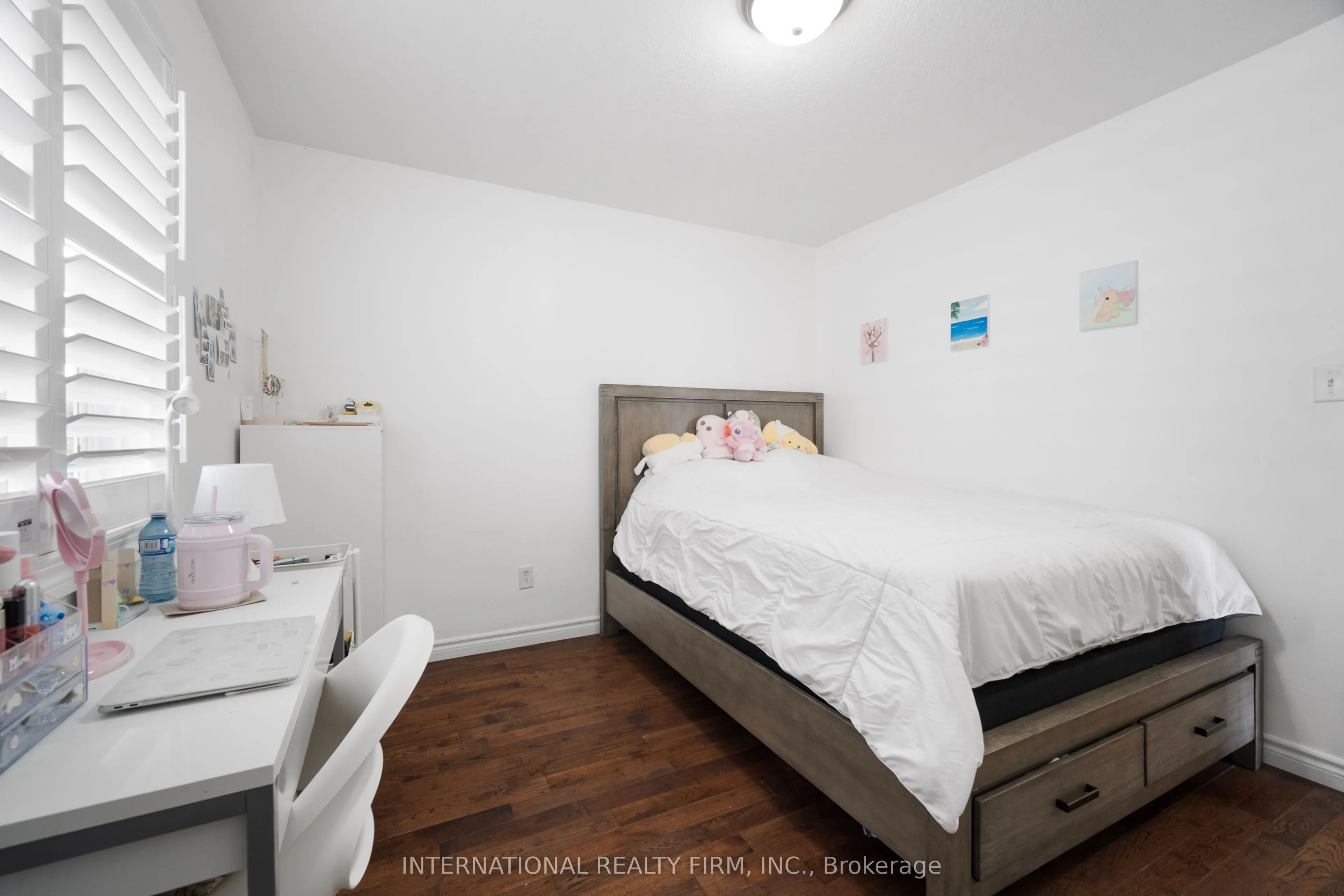 1055 CROSSCREEK Crescent