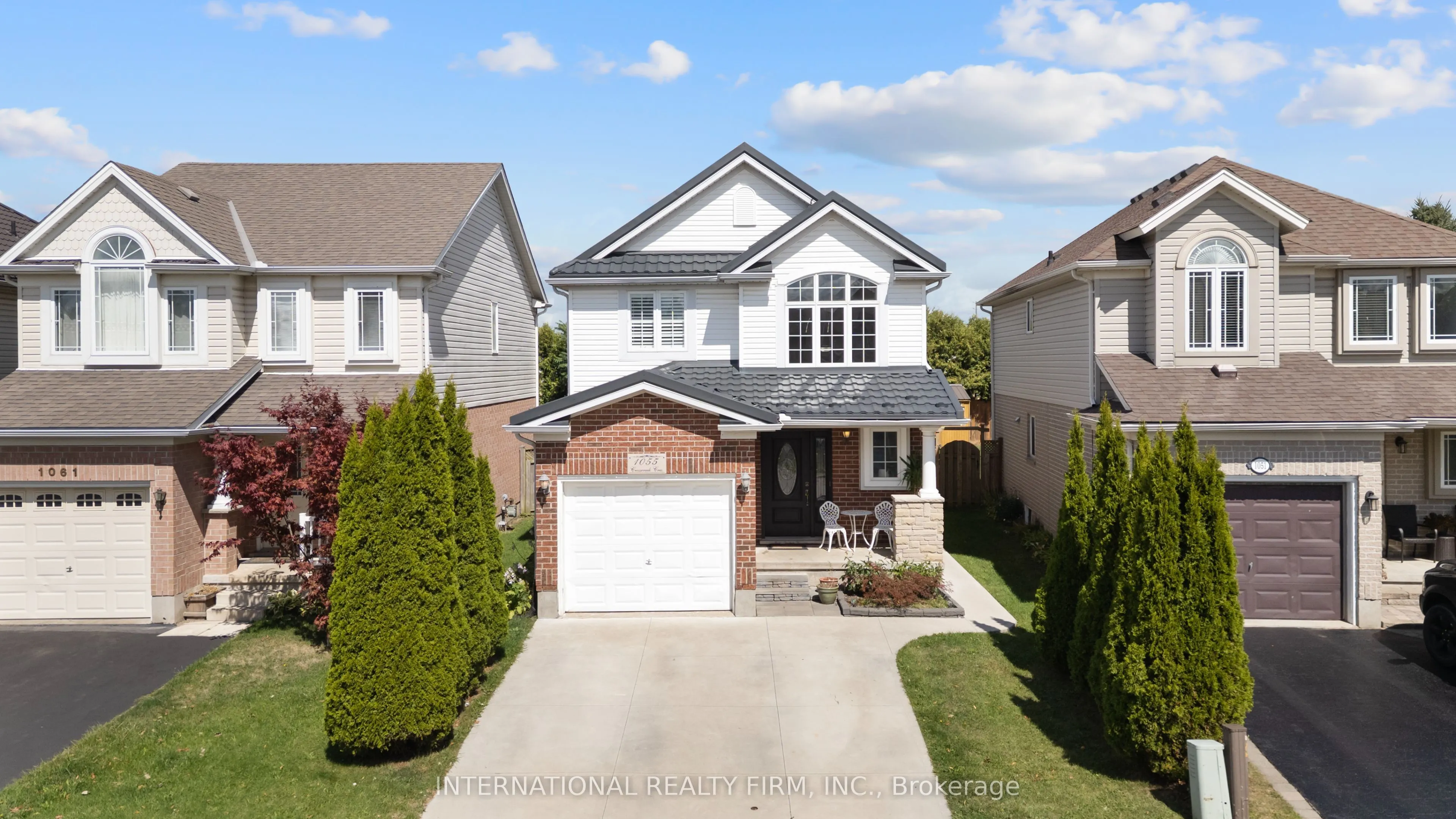 1055 CROSSCREEK Crescent