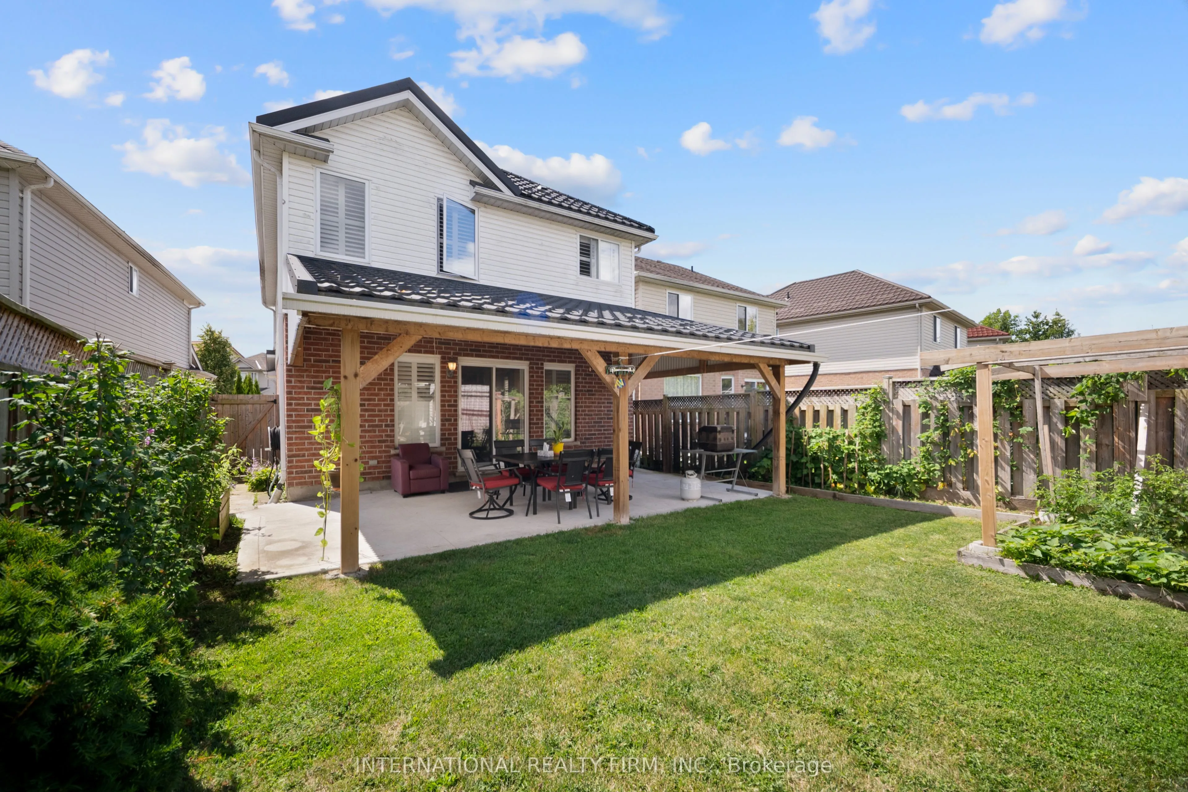 1055 CROSSCREEK Crescent