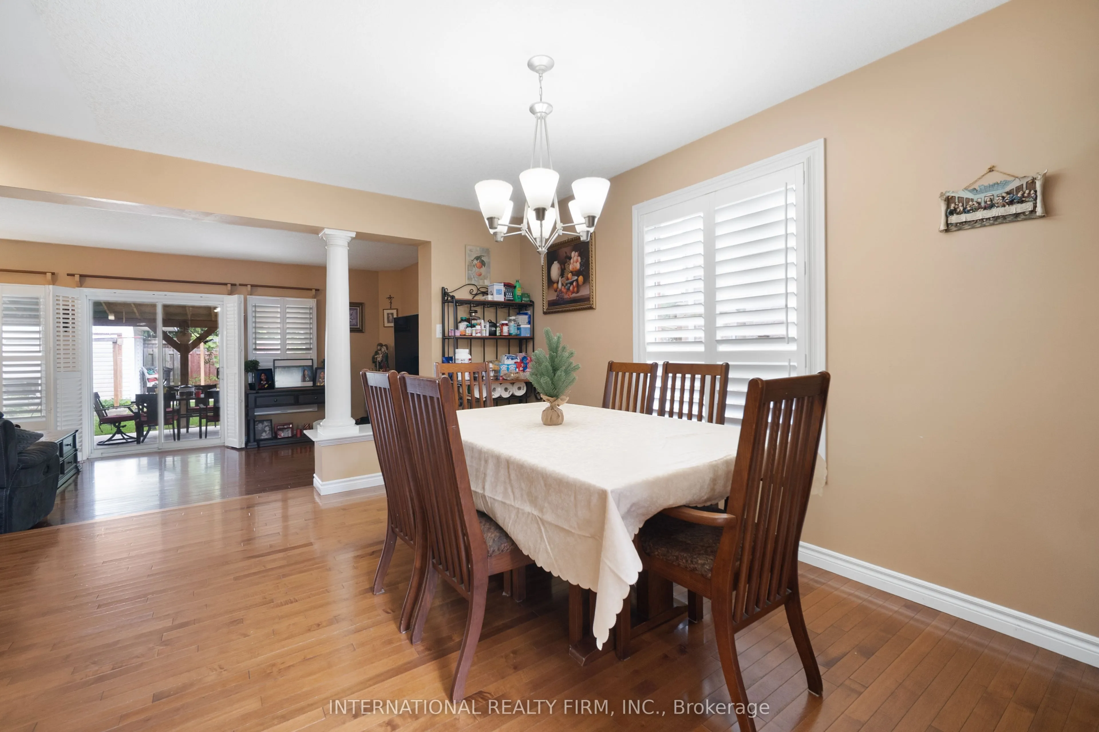 1055 CROSSCREEK Crescent