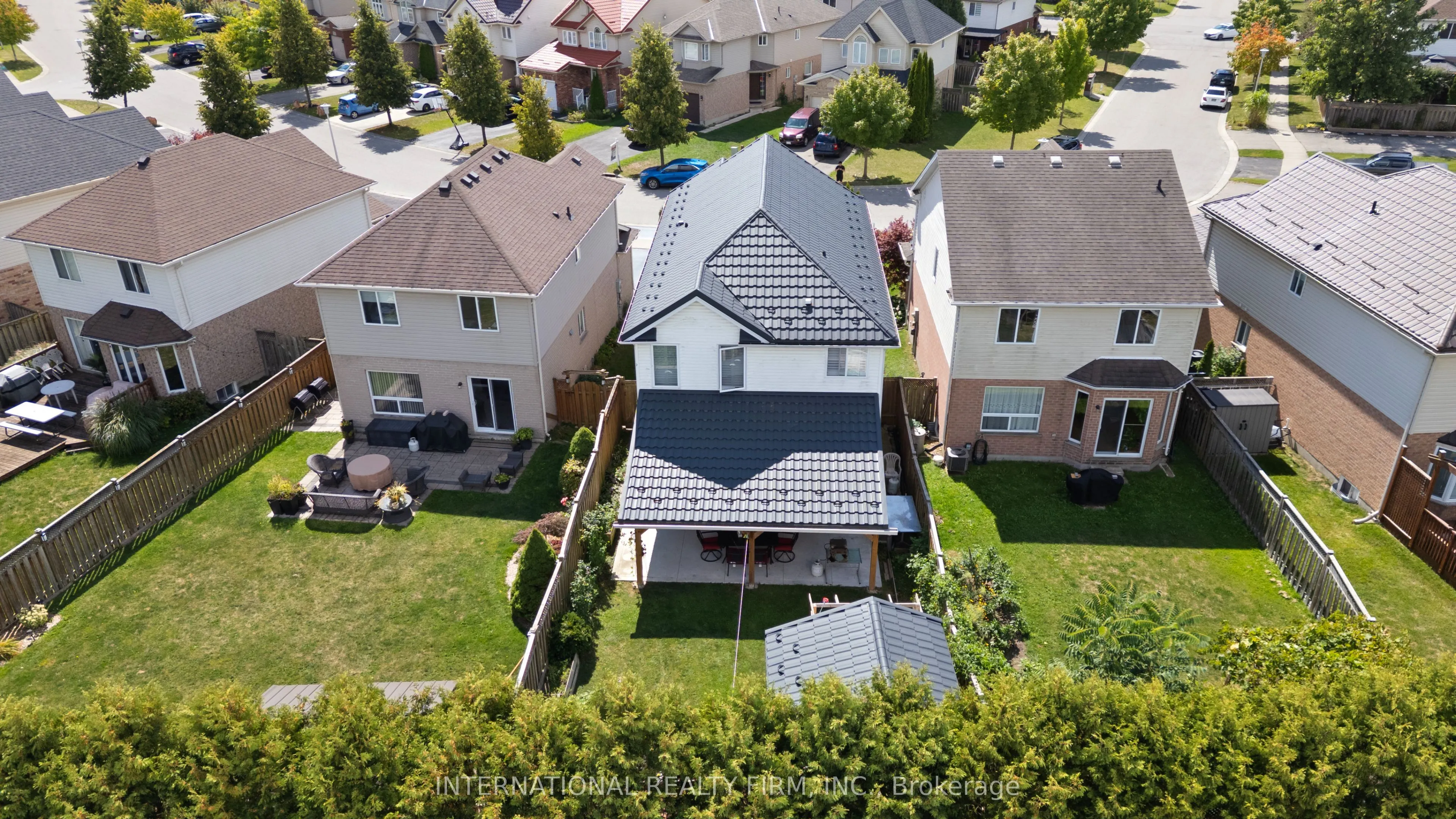 1055 CROSSCREEK Crescent