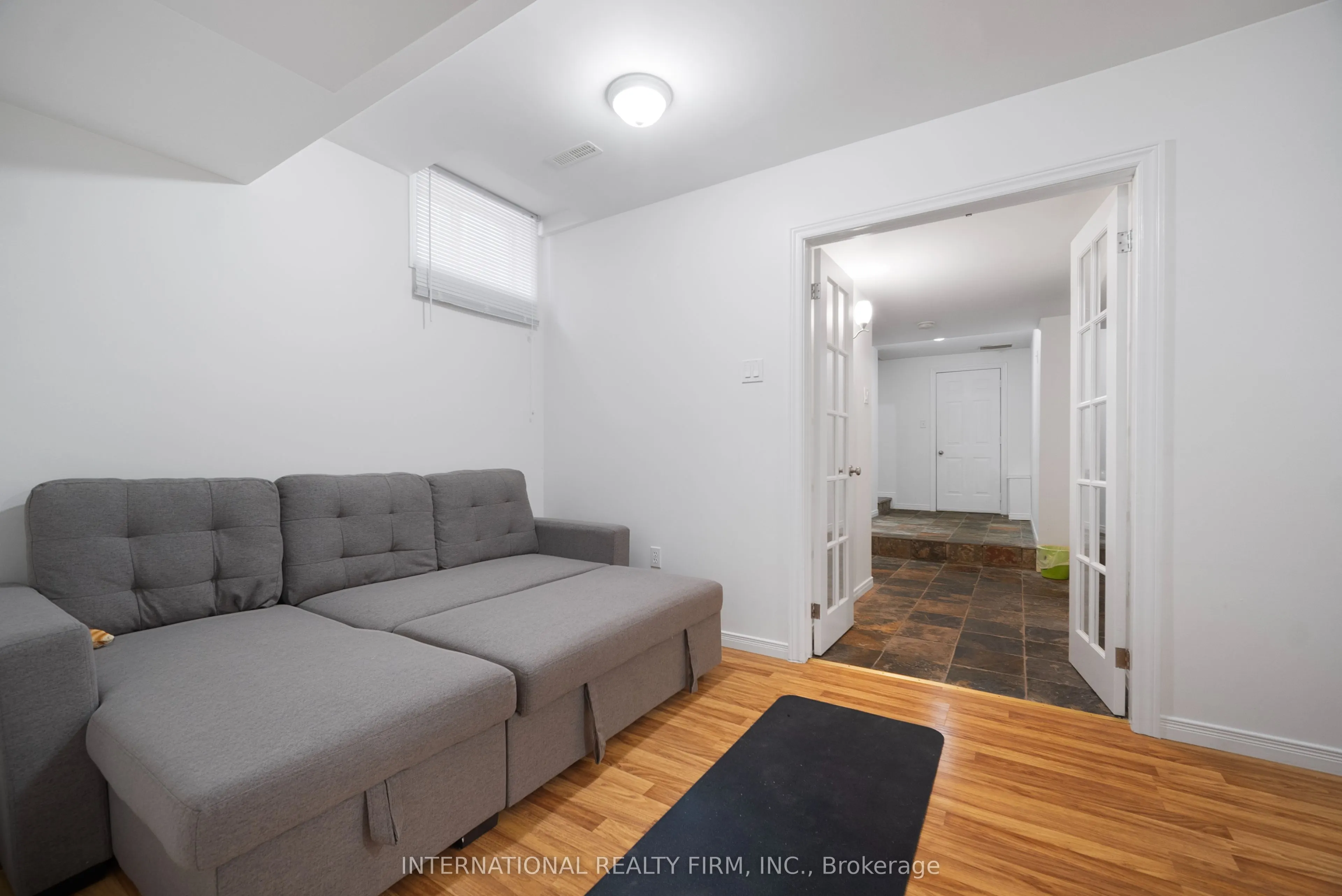 1055 CROSSCREEK Crescent