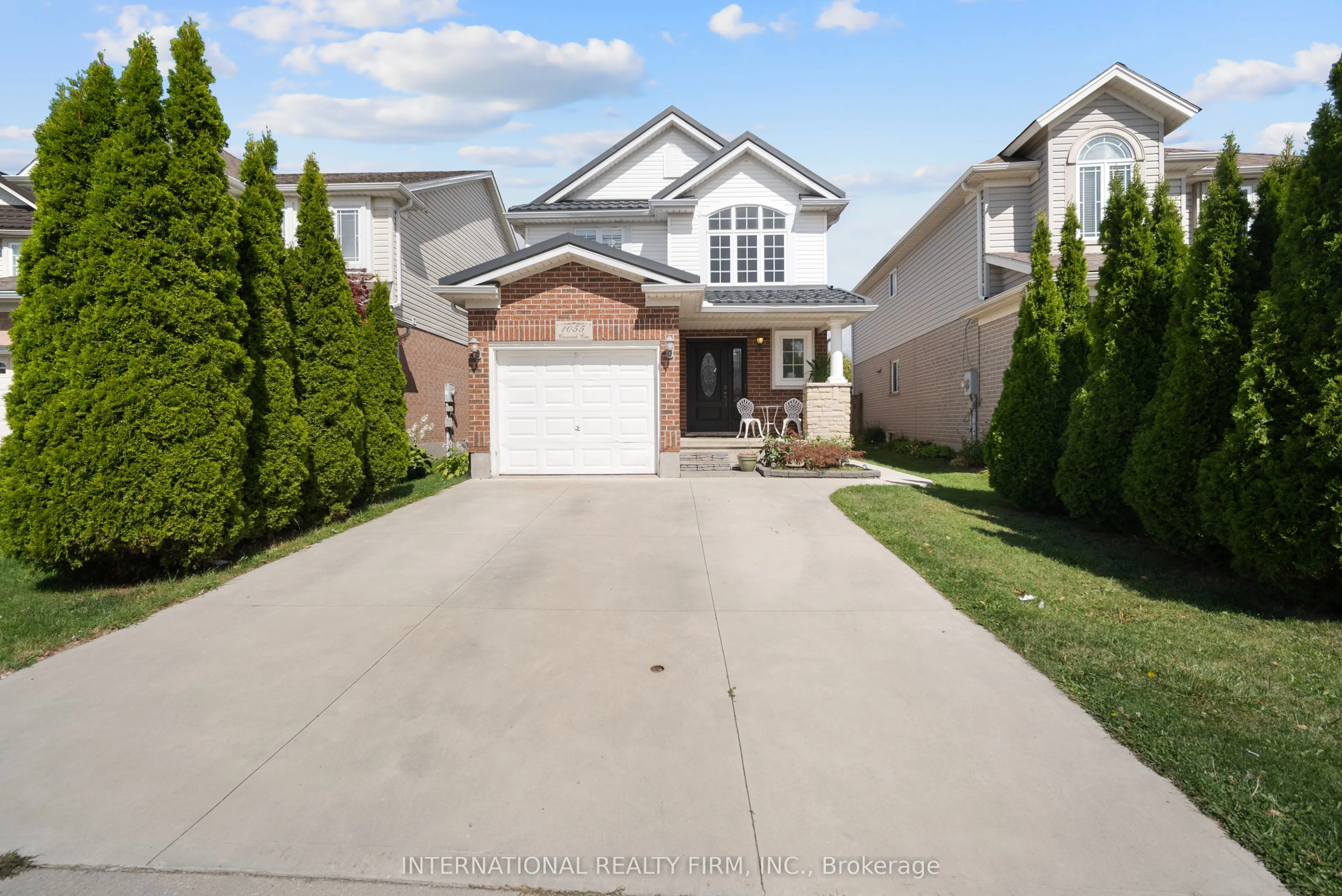 1055 CROSSCREEK Crescent