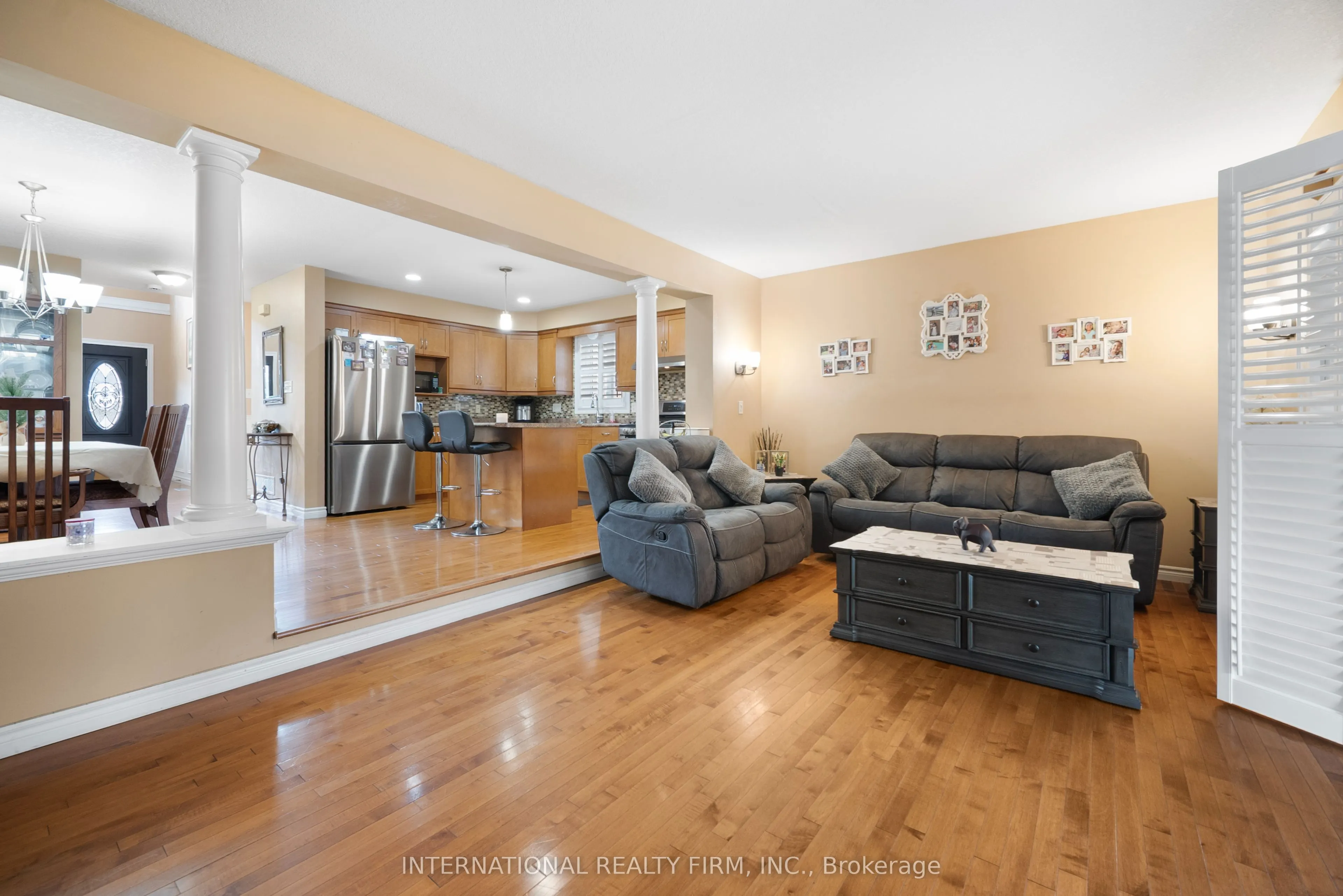 1055 CROSSCREEK Crescent