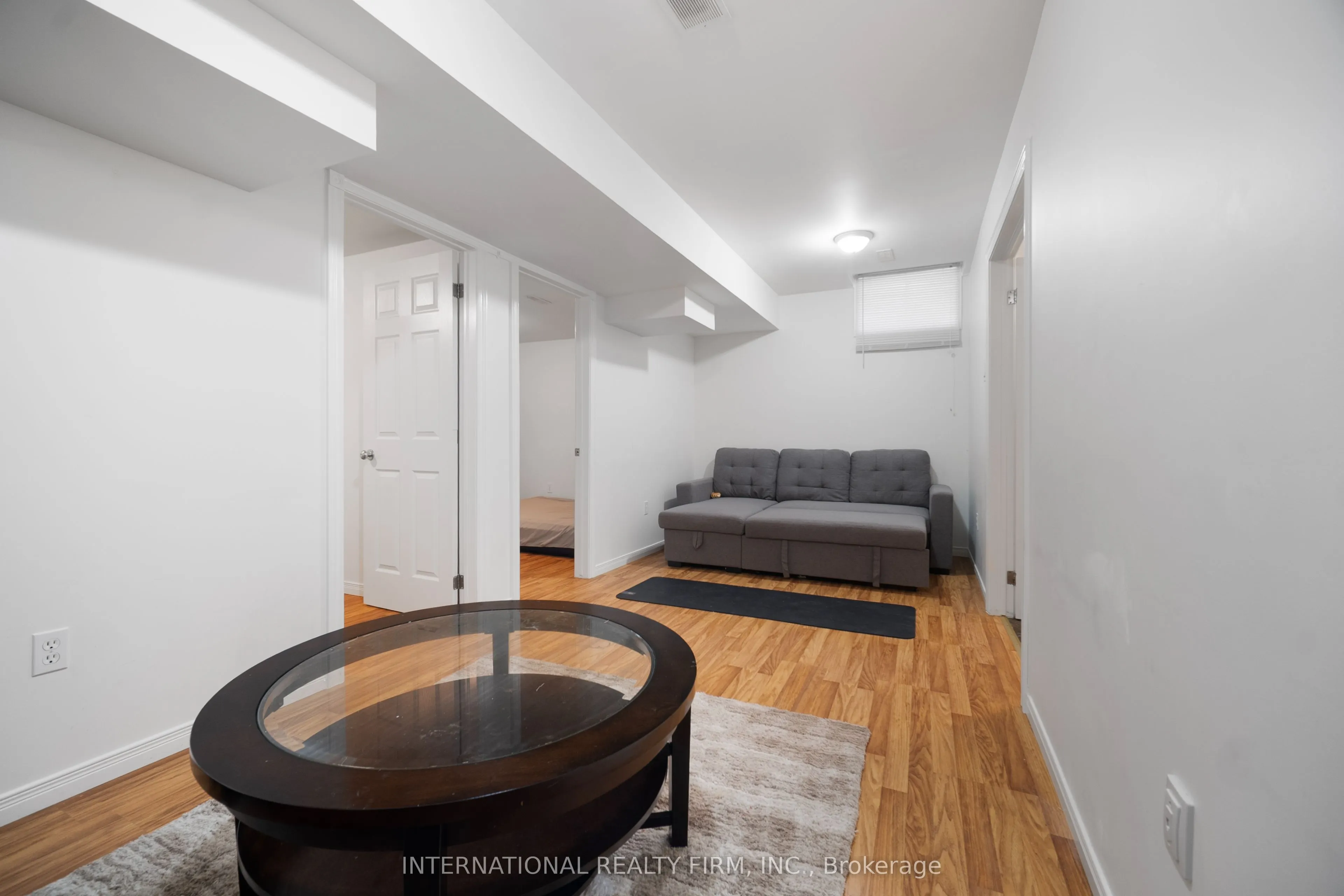 1055 CROSSCREEK Crescent