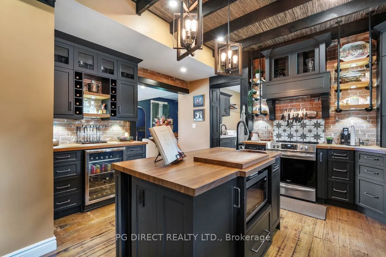 220 Park Street W