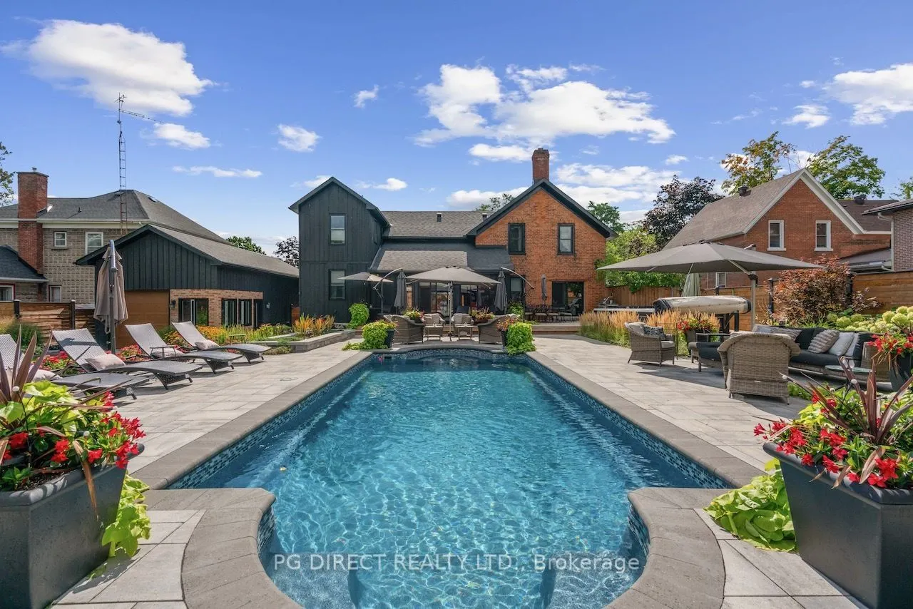 220 Park Street W