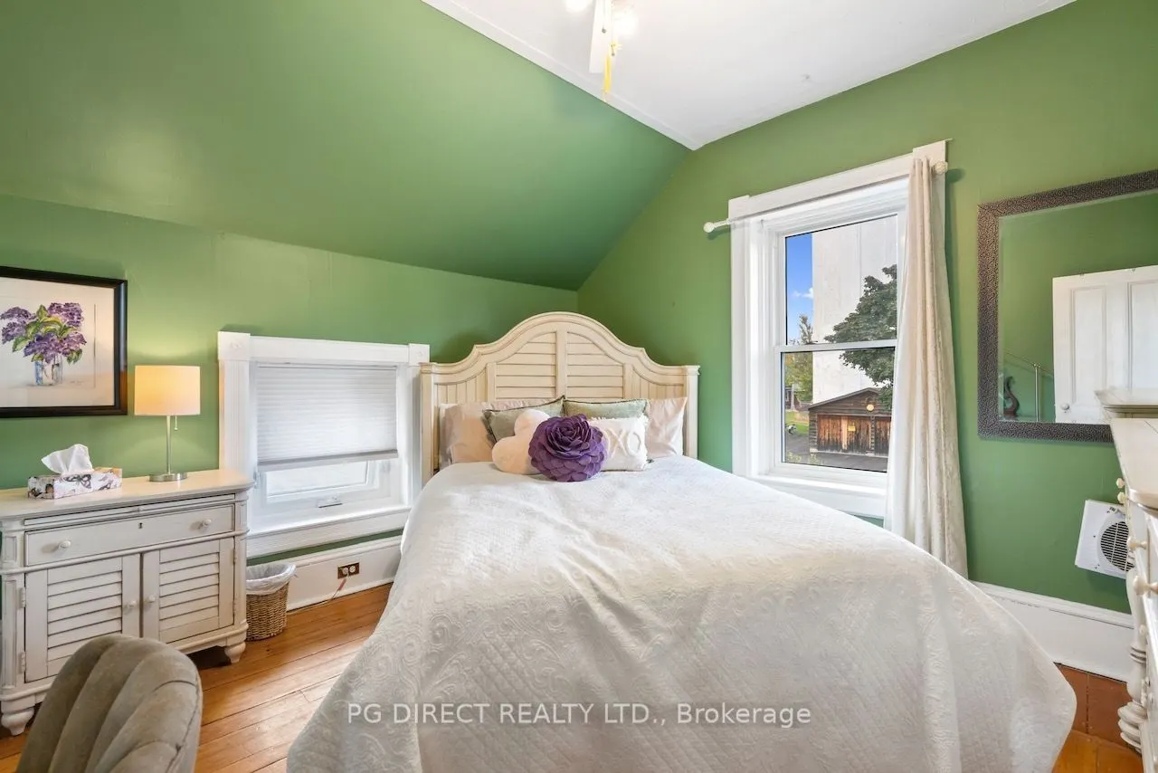 220 Park Street W