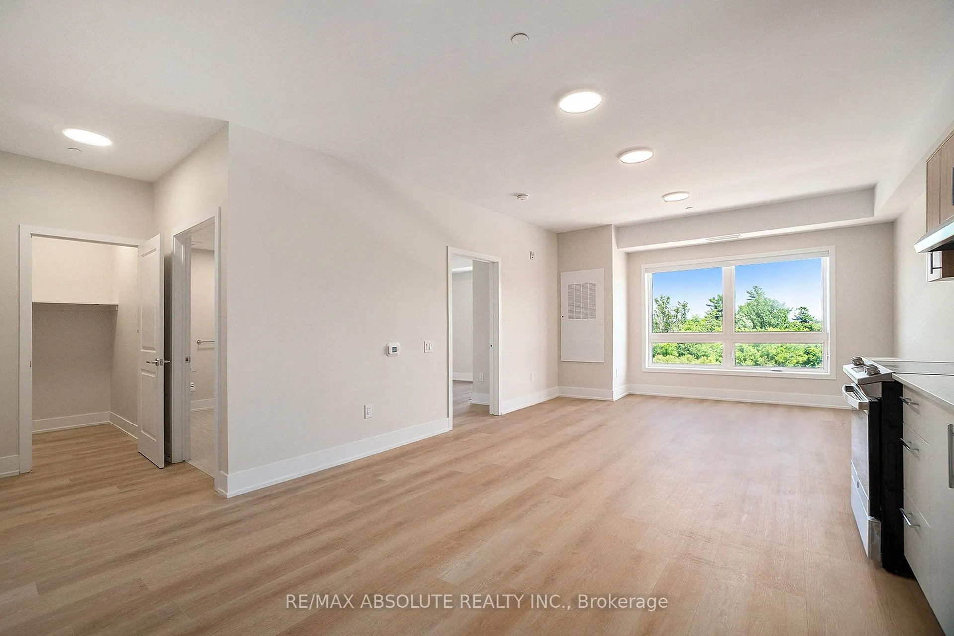 12 Thomas Street S, #412