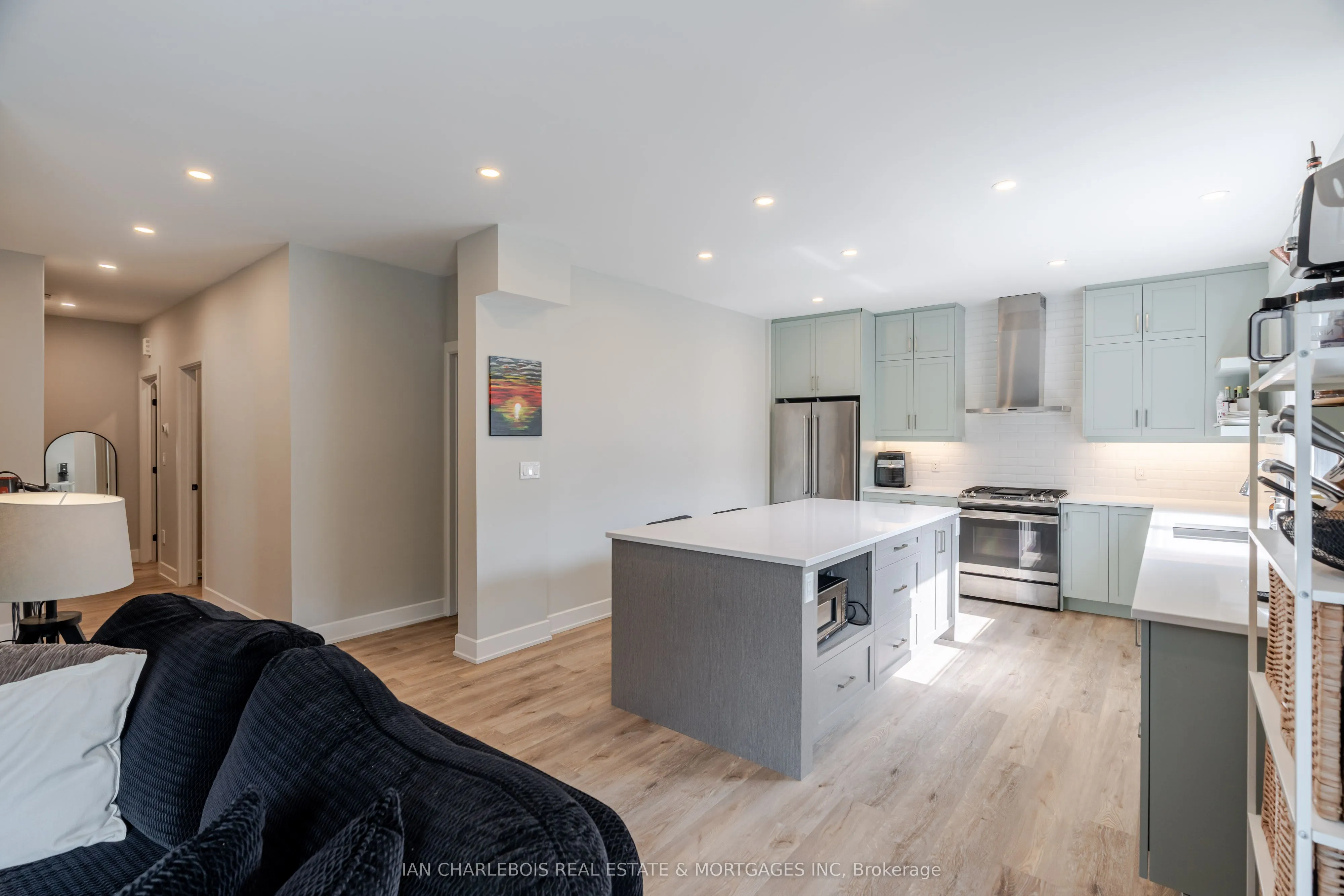 846 Rockson Crescent, #B