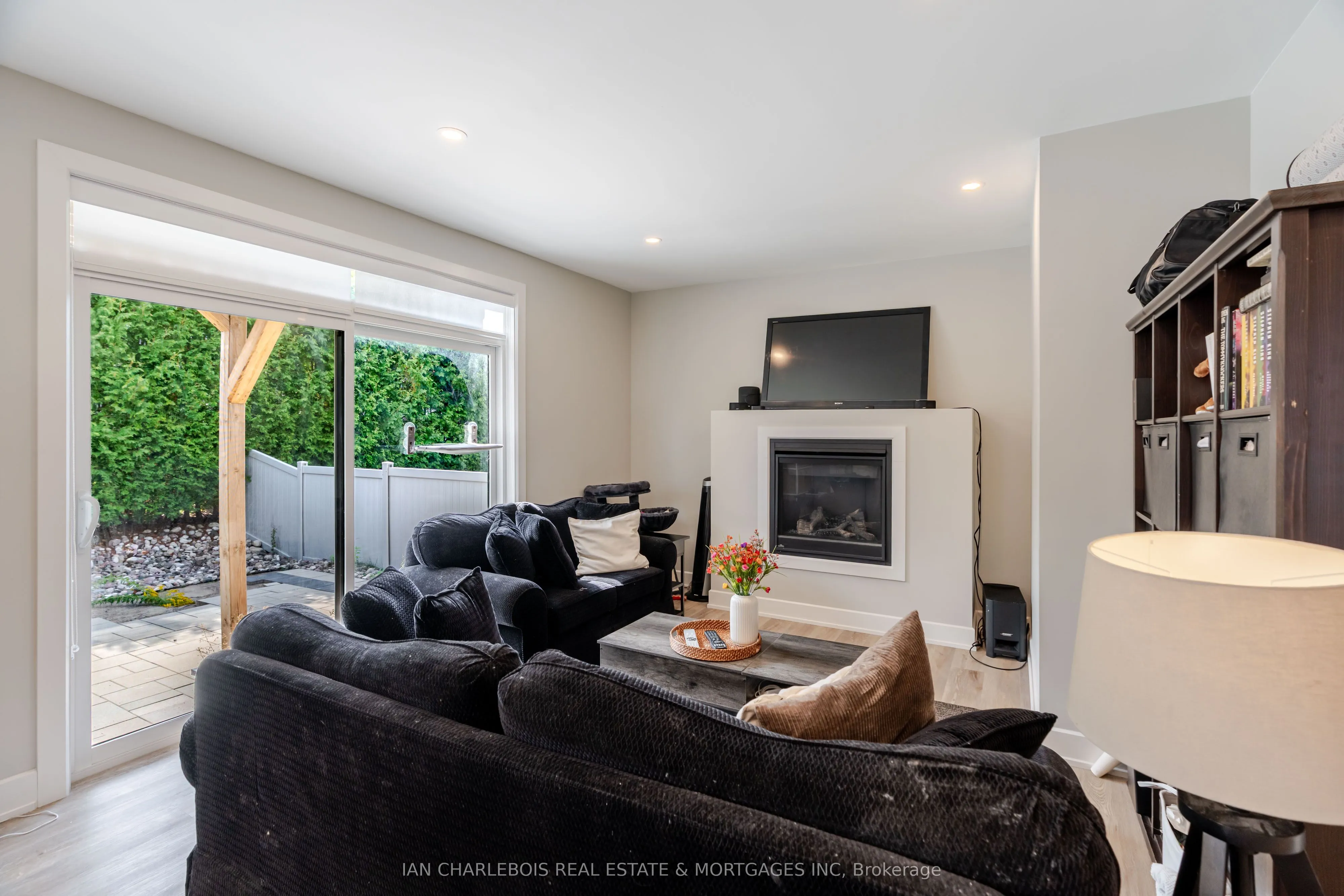 846 Rockson Crescent, #B