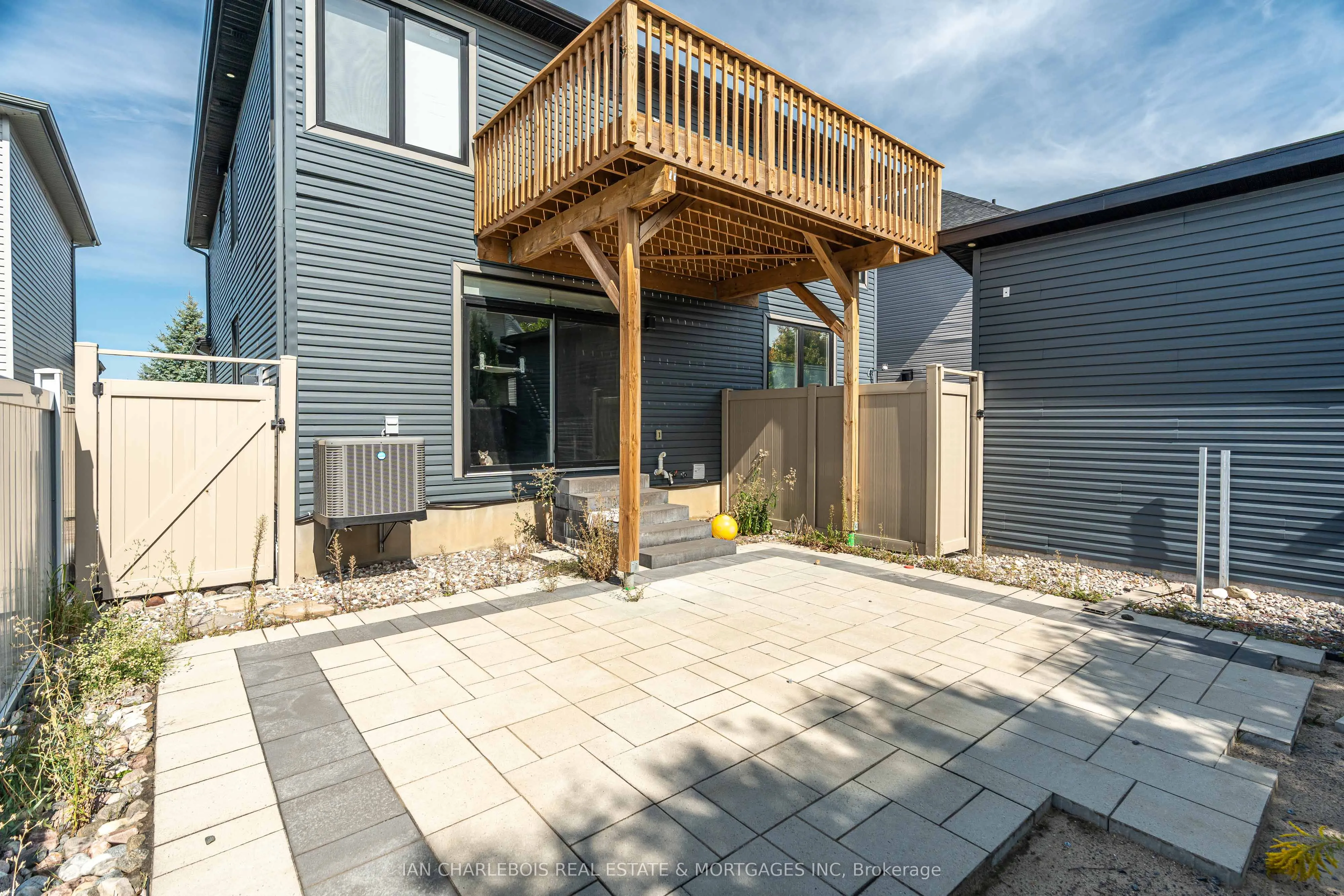 846 Rockson Crescent, #B
