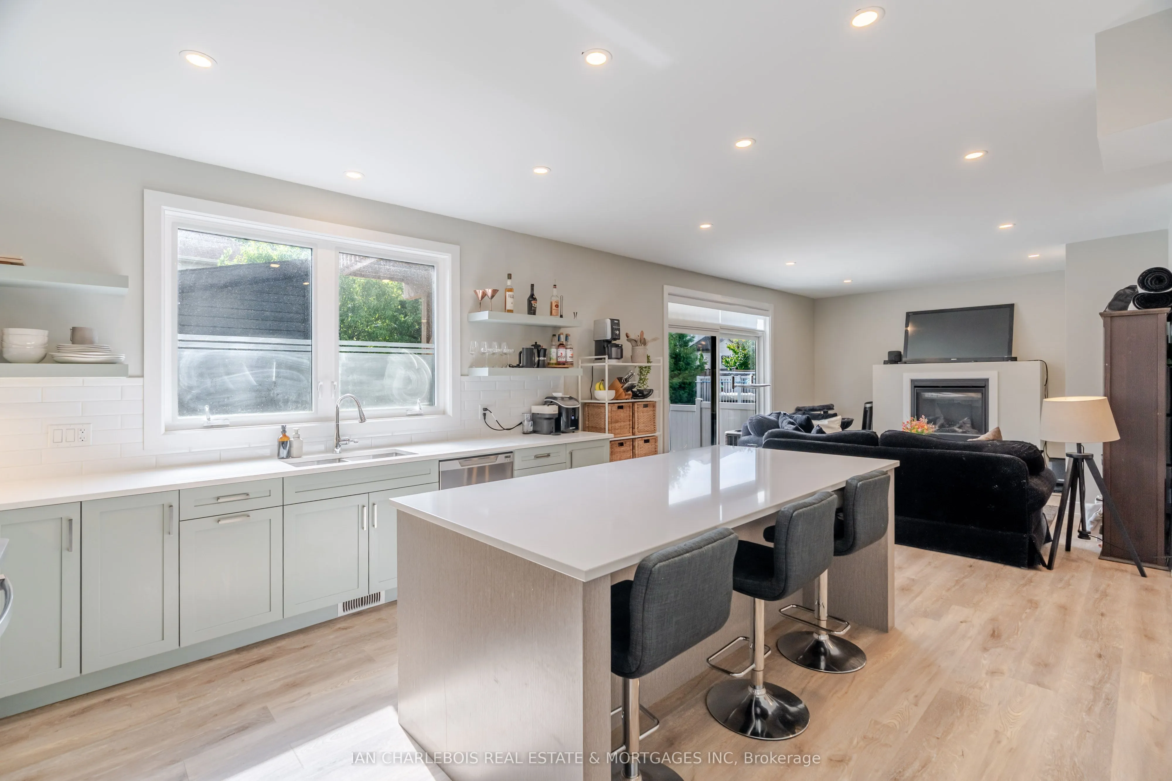 846 Rockson Crescent, #B