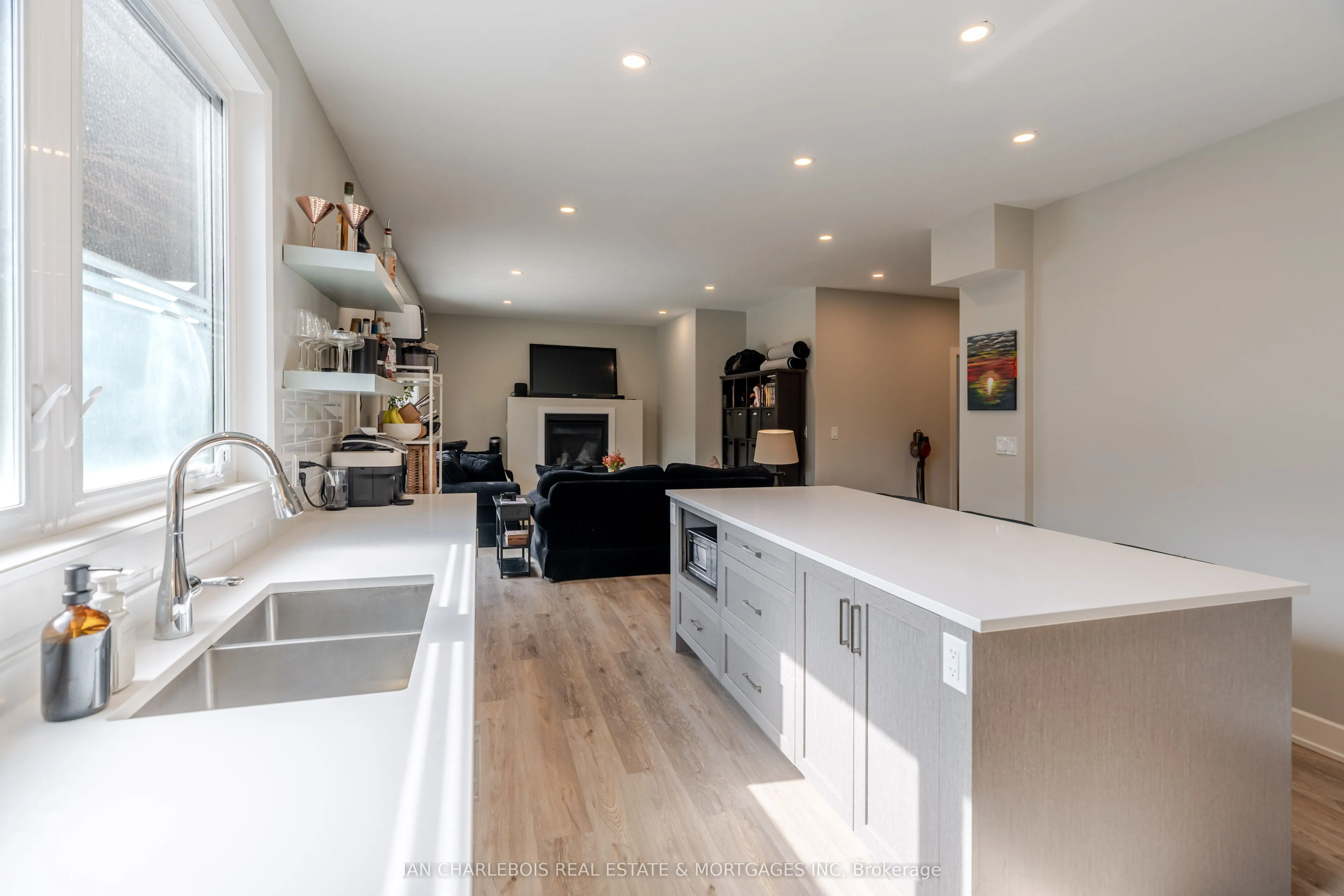 846 Rockson Crescent, #B