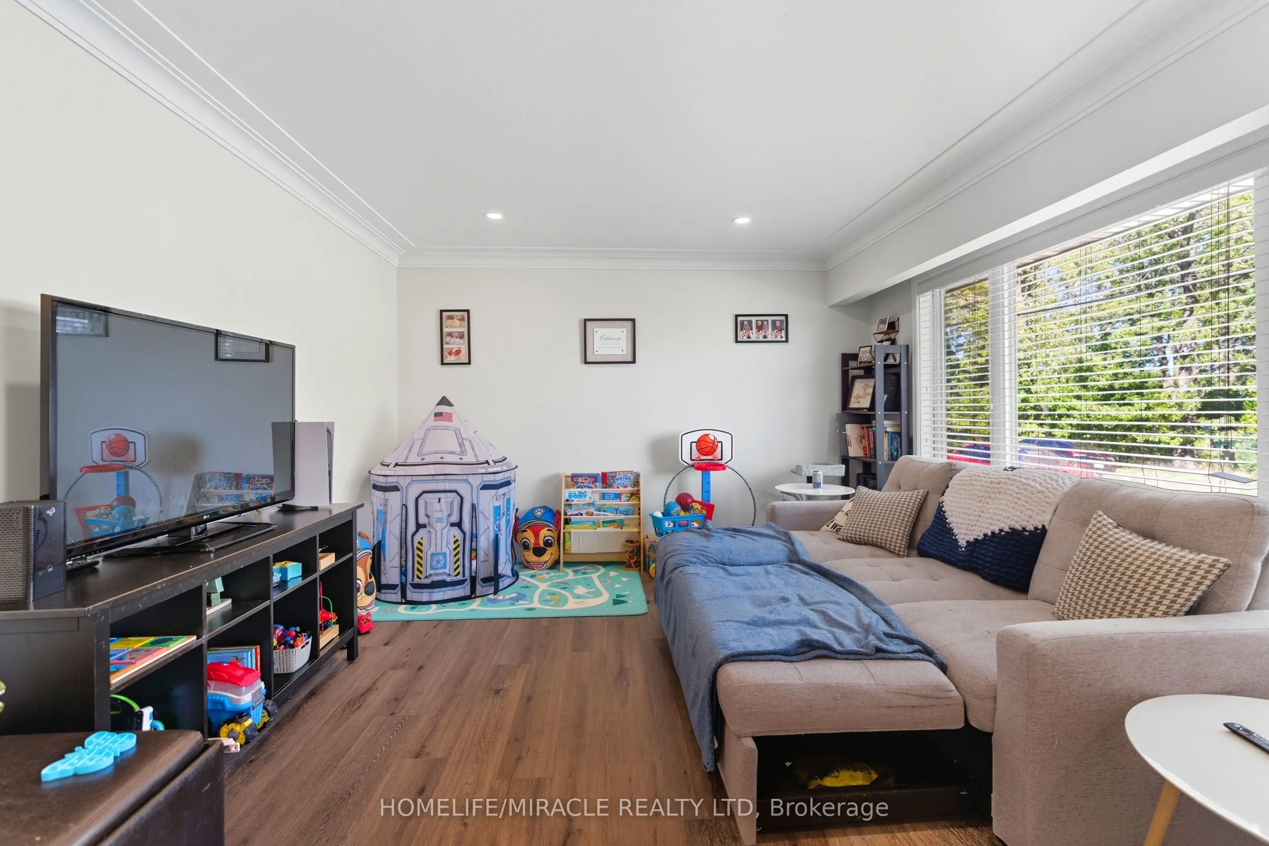 11 Rockwood Avenue