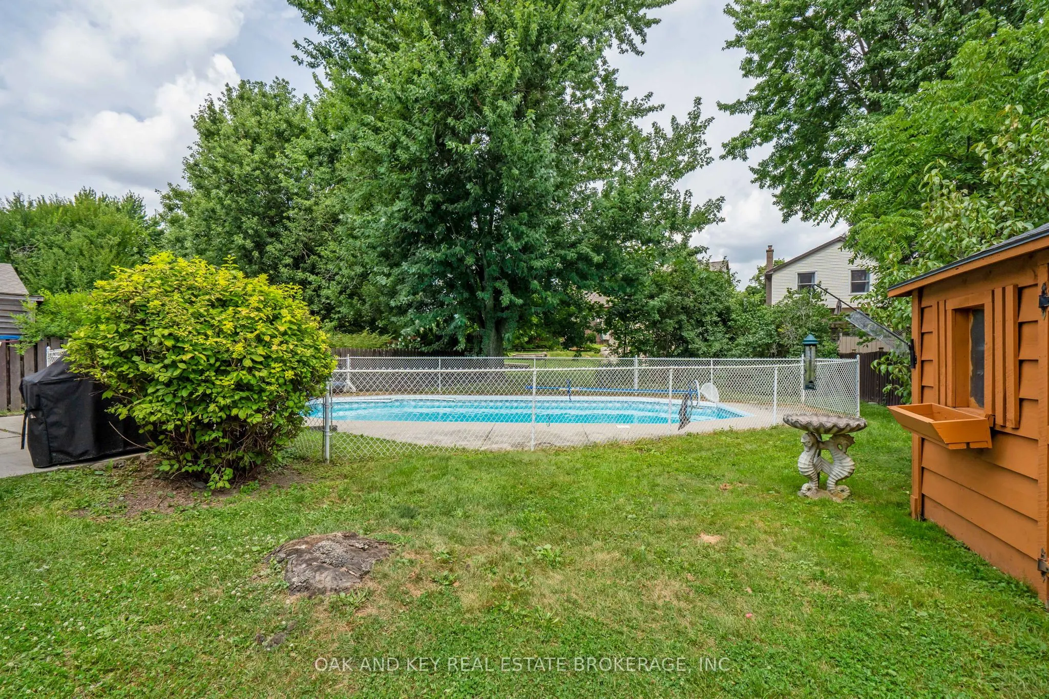 948 FARNHAM Road N