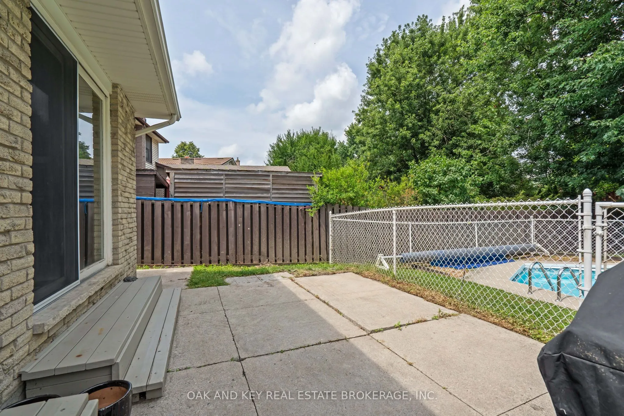 948 FARNHAM Road N