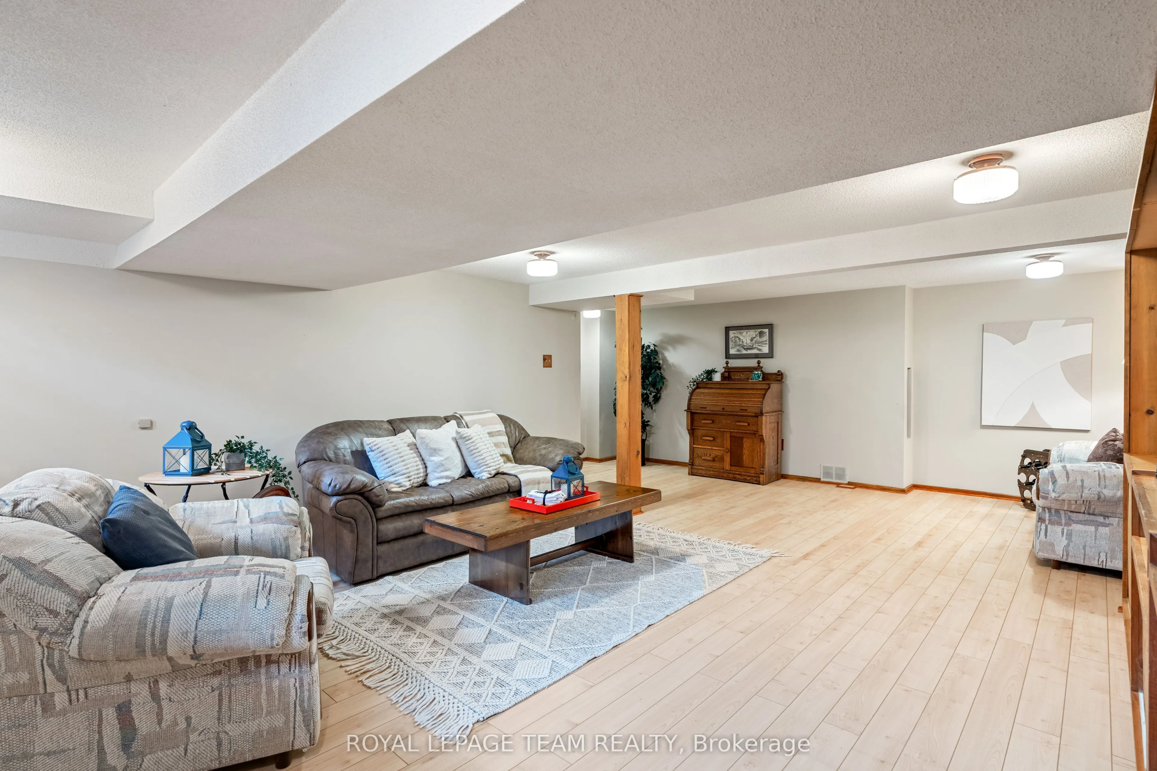 2128 Hubbard Crescent