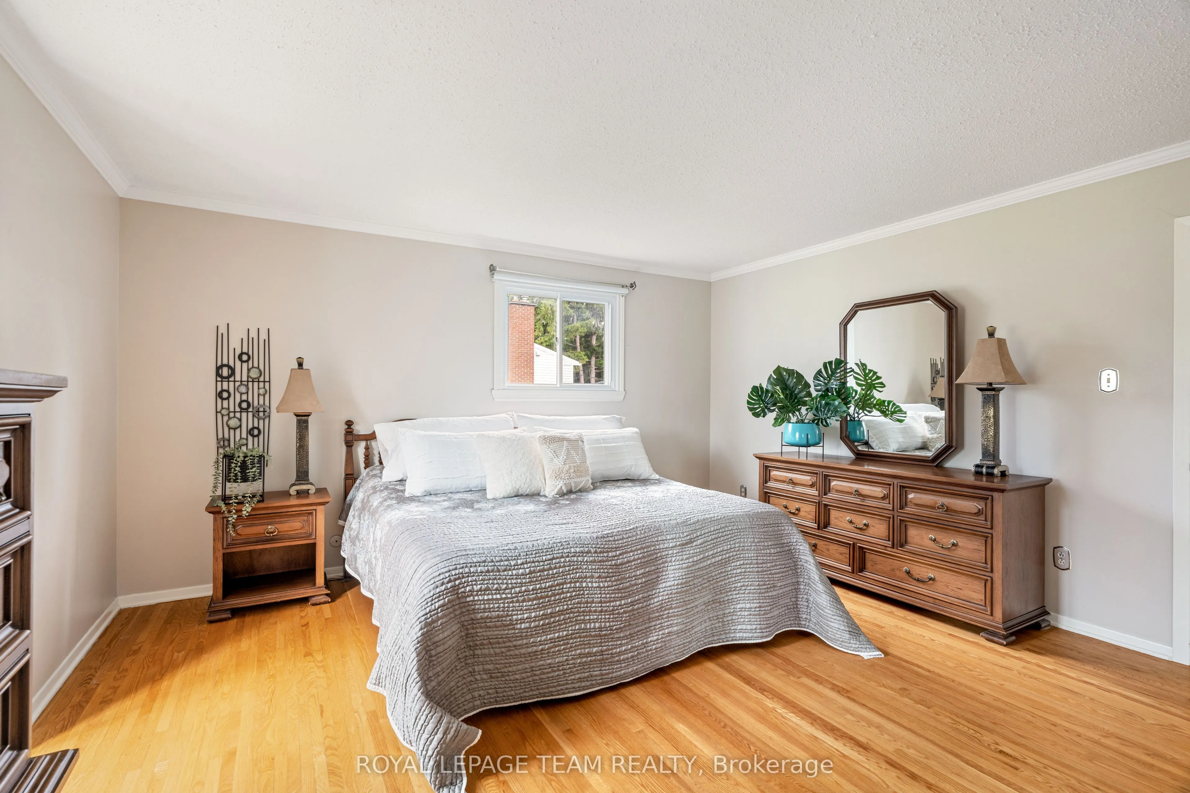 2128 Hubbard Crescent
