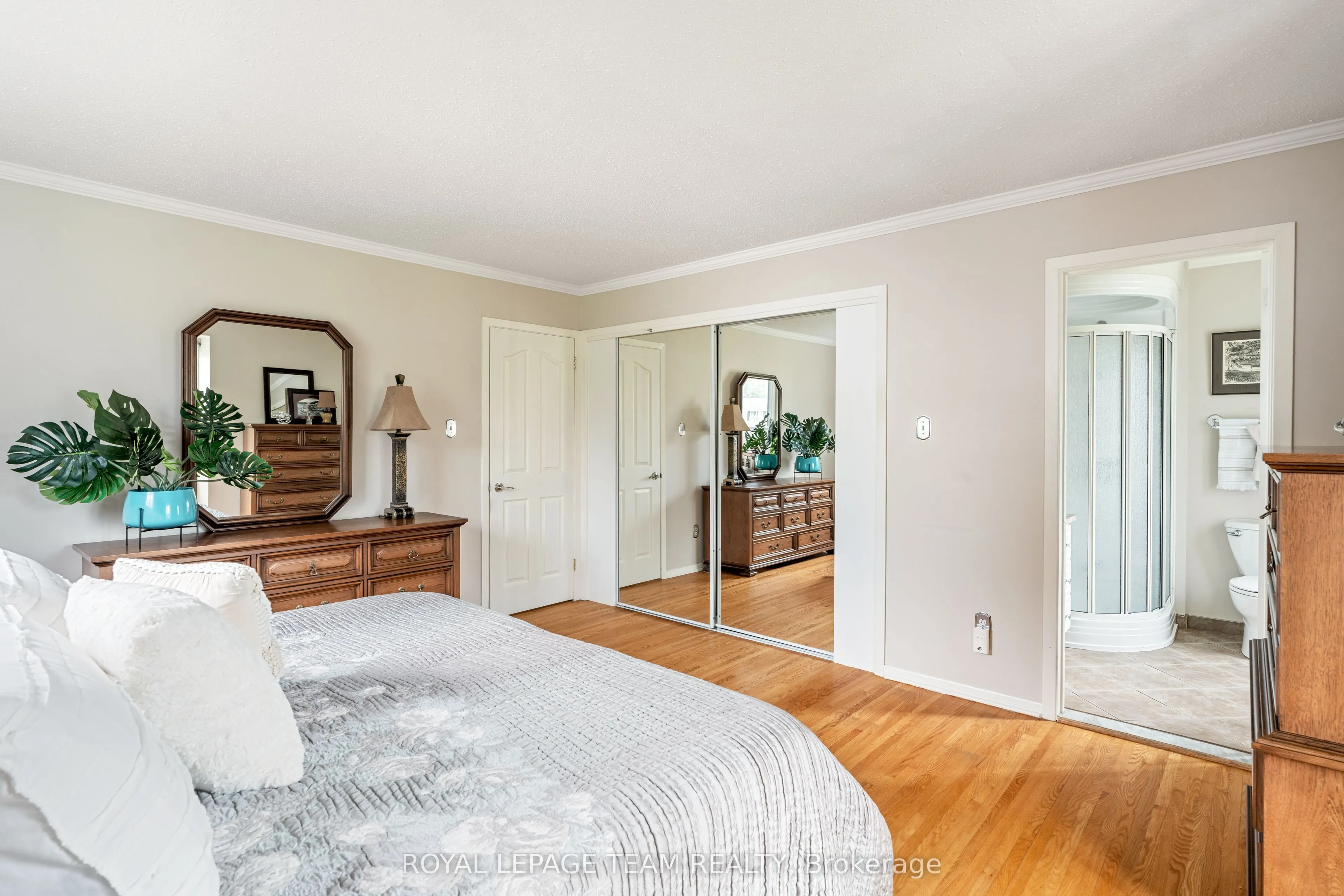 2128 Hubbard Crescent