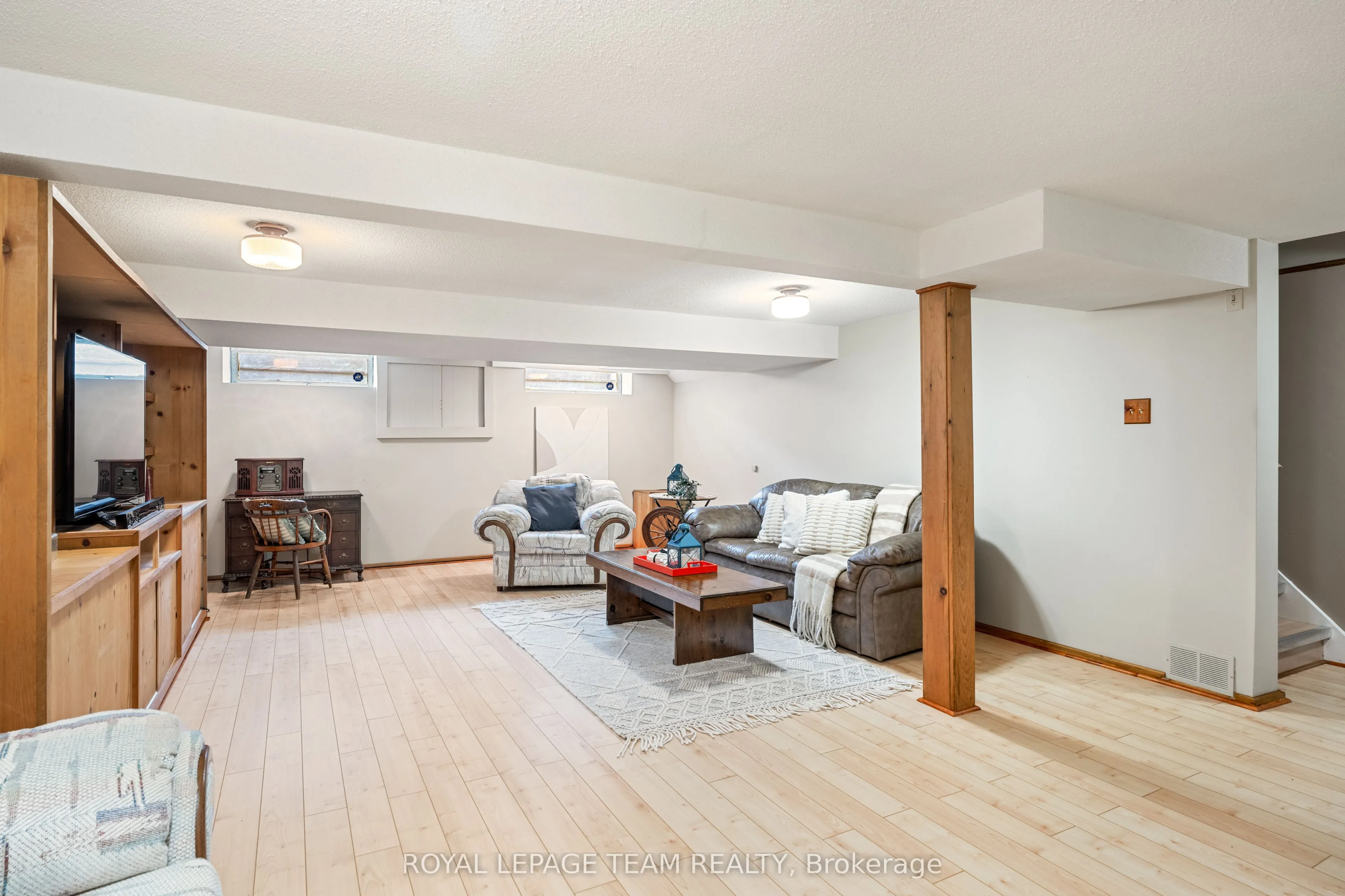 2128 Hubbard Crescent
