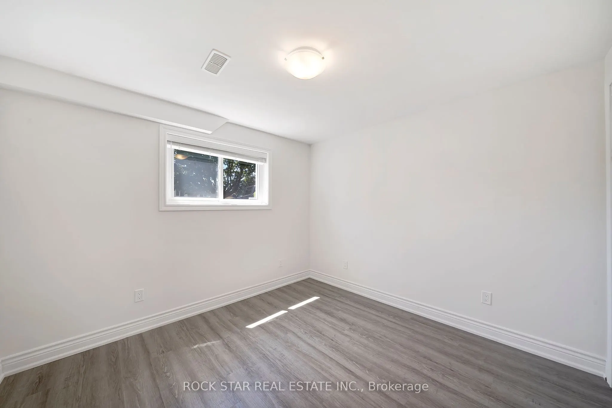 13 Meadowbrook Crescent