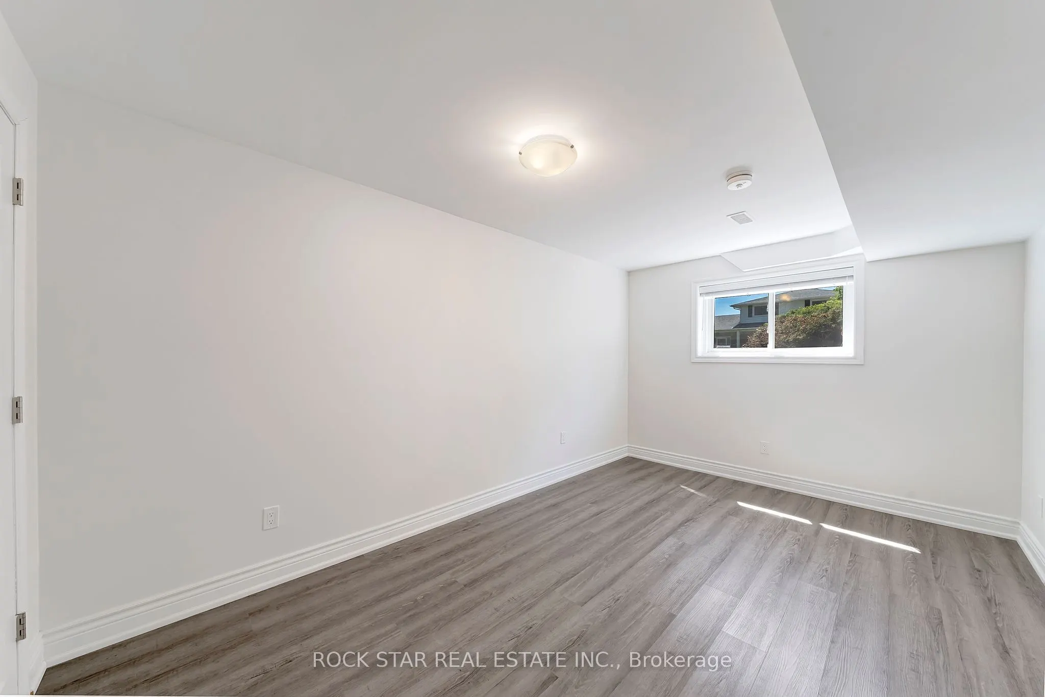 13 Meadowbrook Crescent