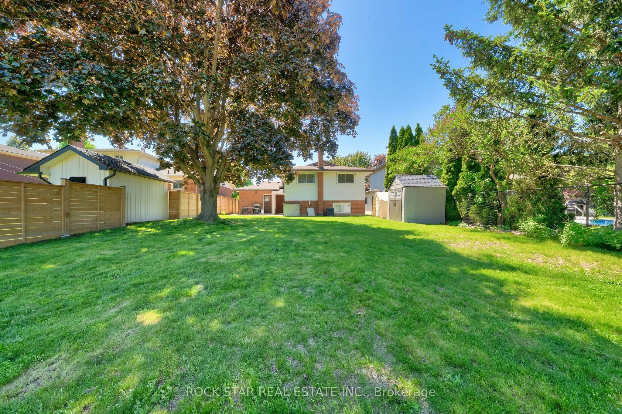 13 Meadowbrook Crescent