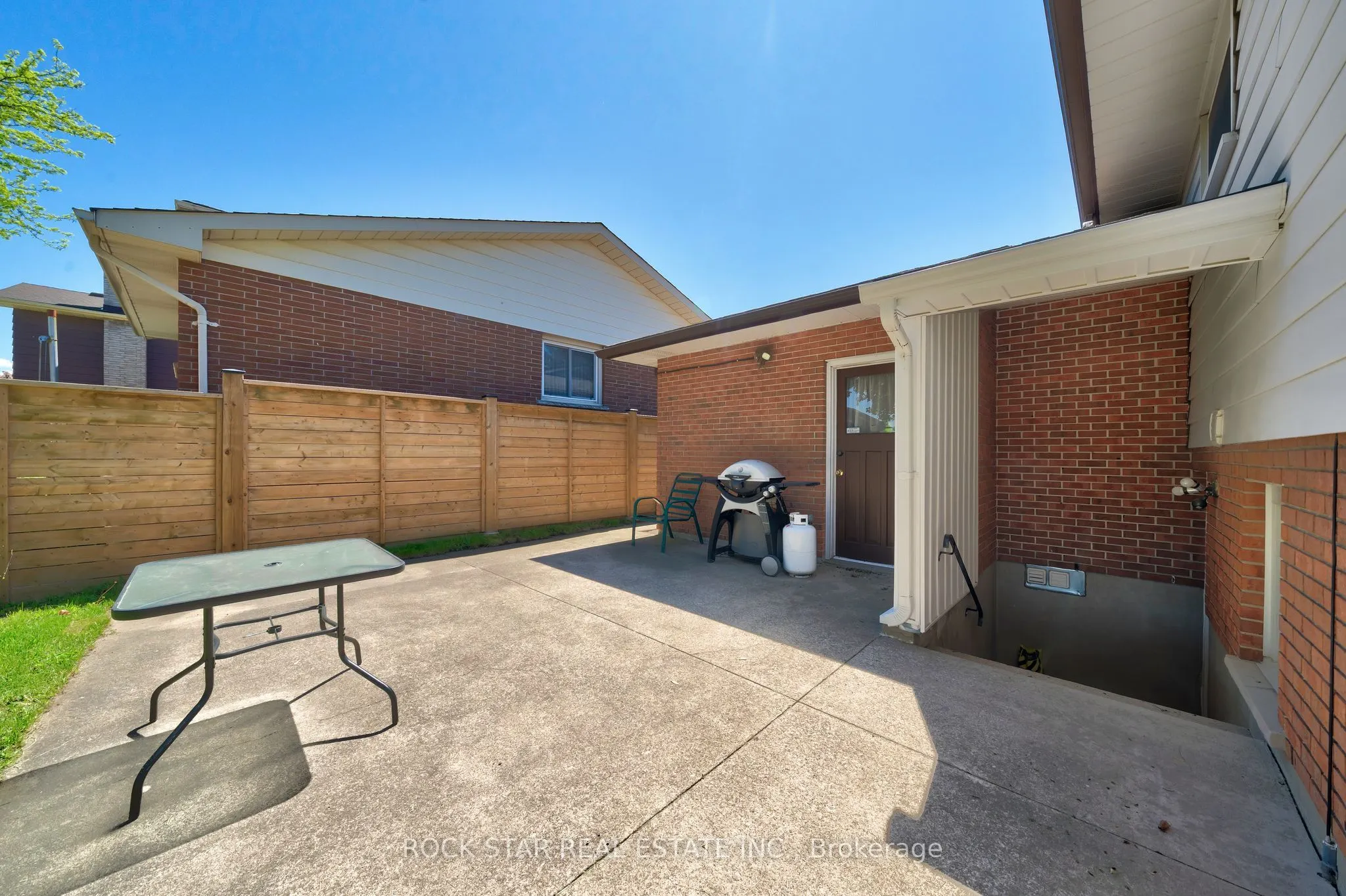 13 Meadowbrook Crescent