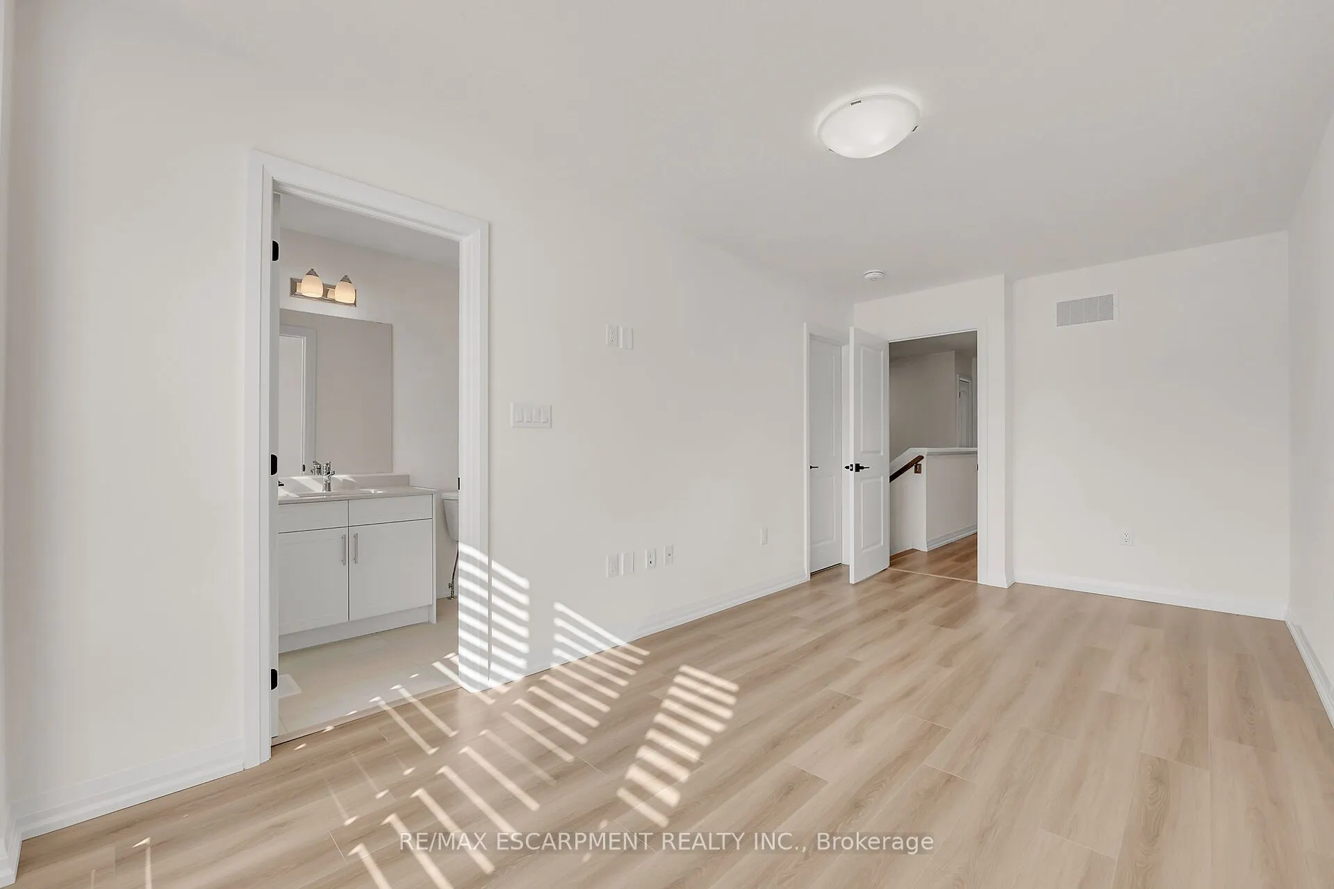 4040 Mountain Street, #201