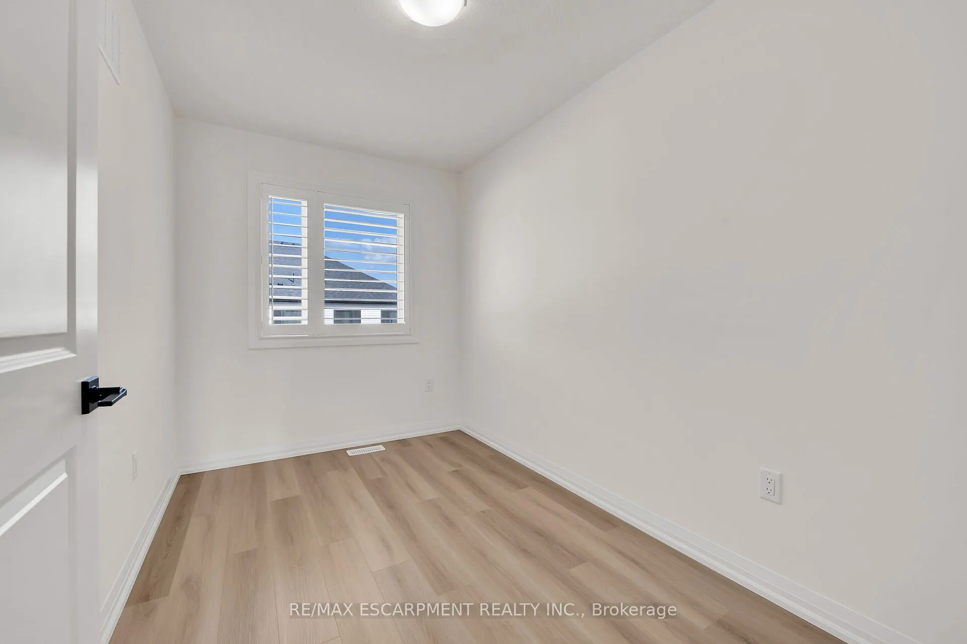 4040 Mountain Street, #201