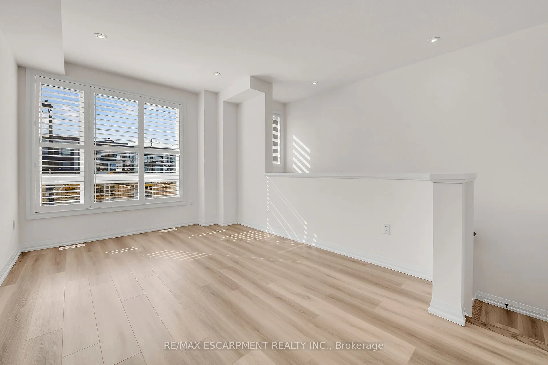 4040 Mountain Street, #201