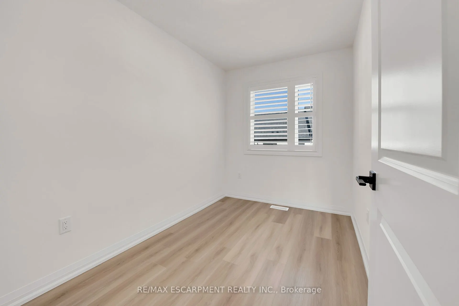 4040 Mountain Street, #201
