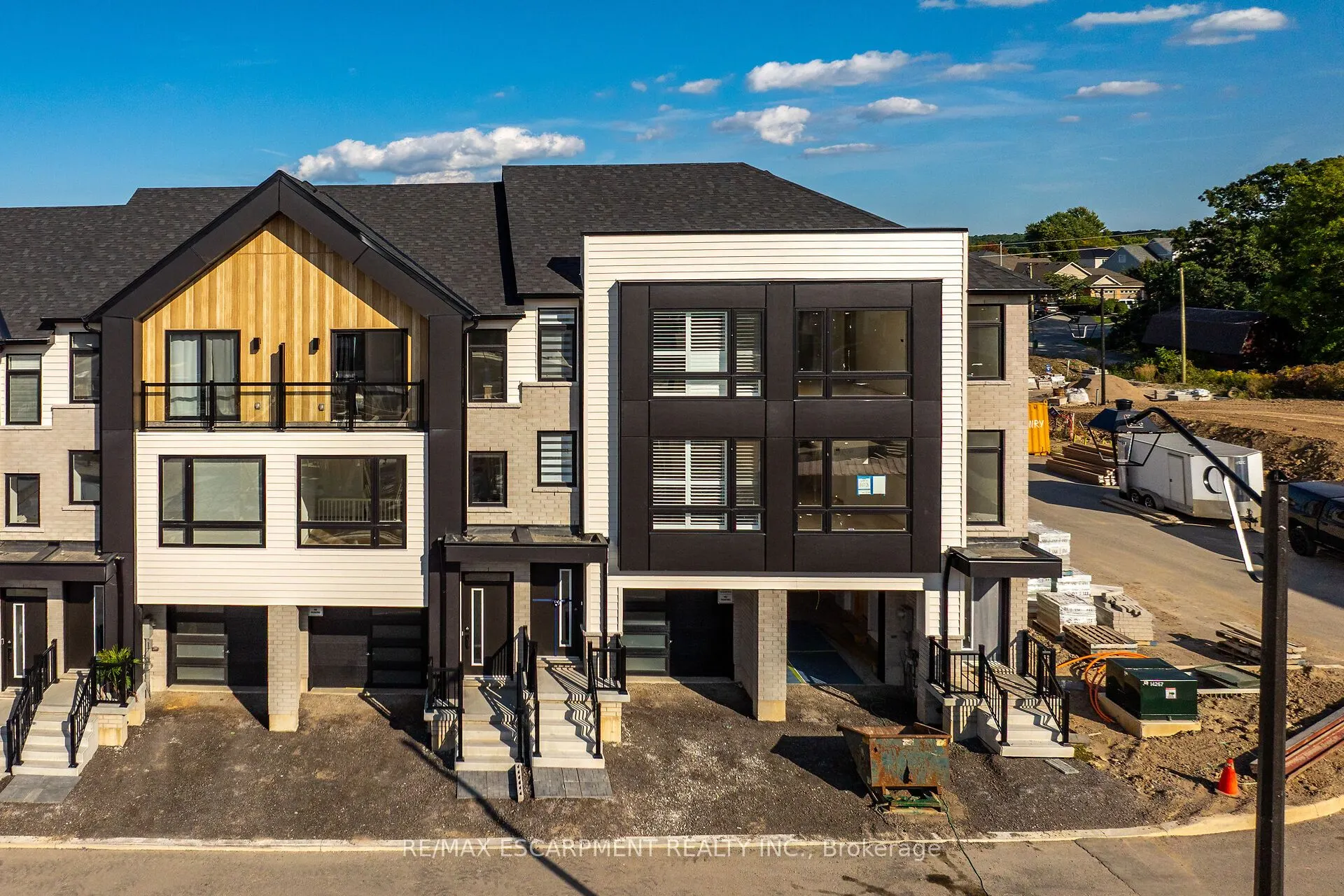 4040 Mountain Street, #201