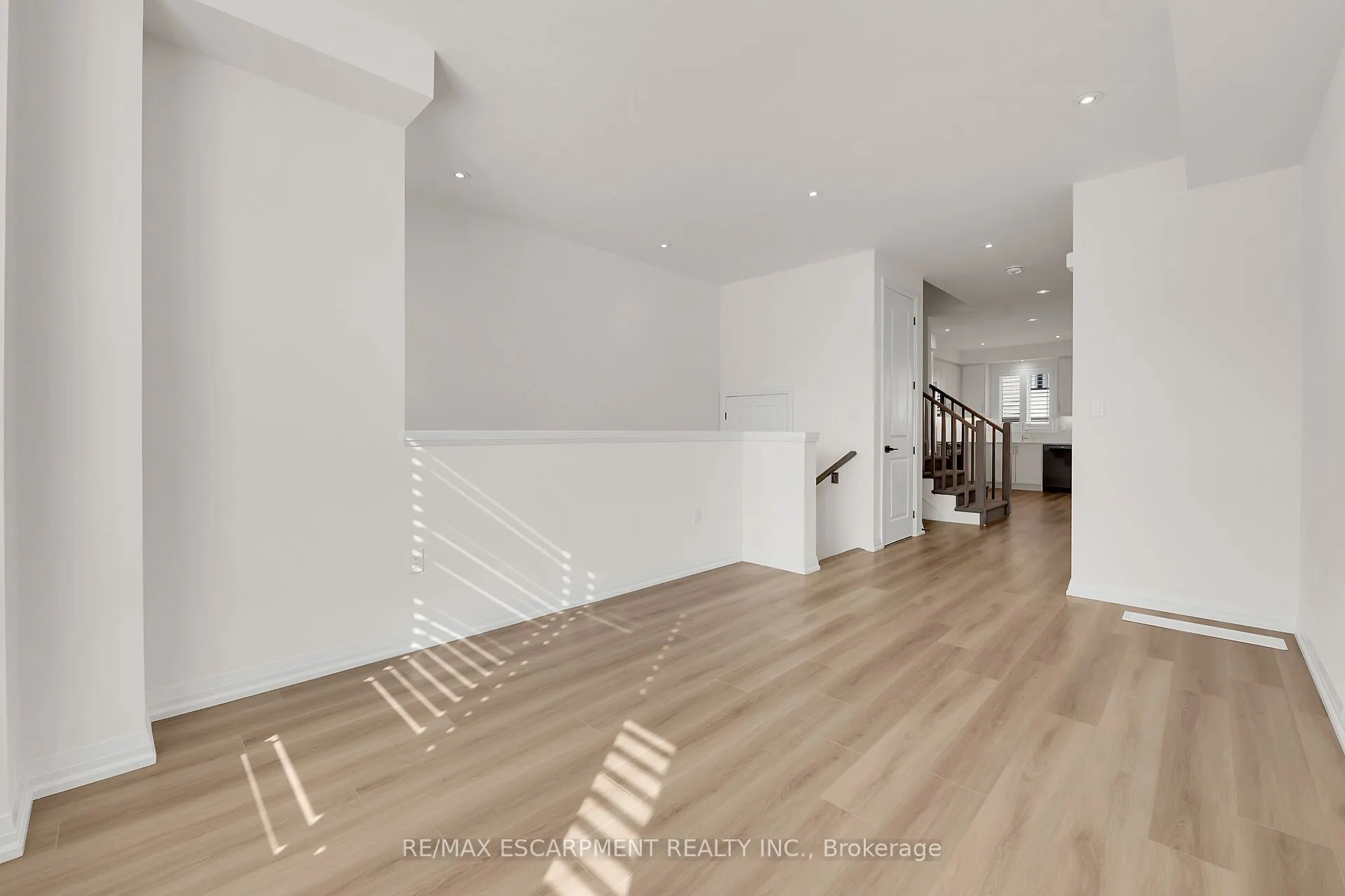 4040 Mountain Street, #201
